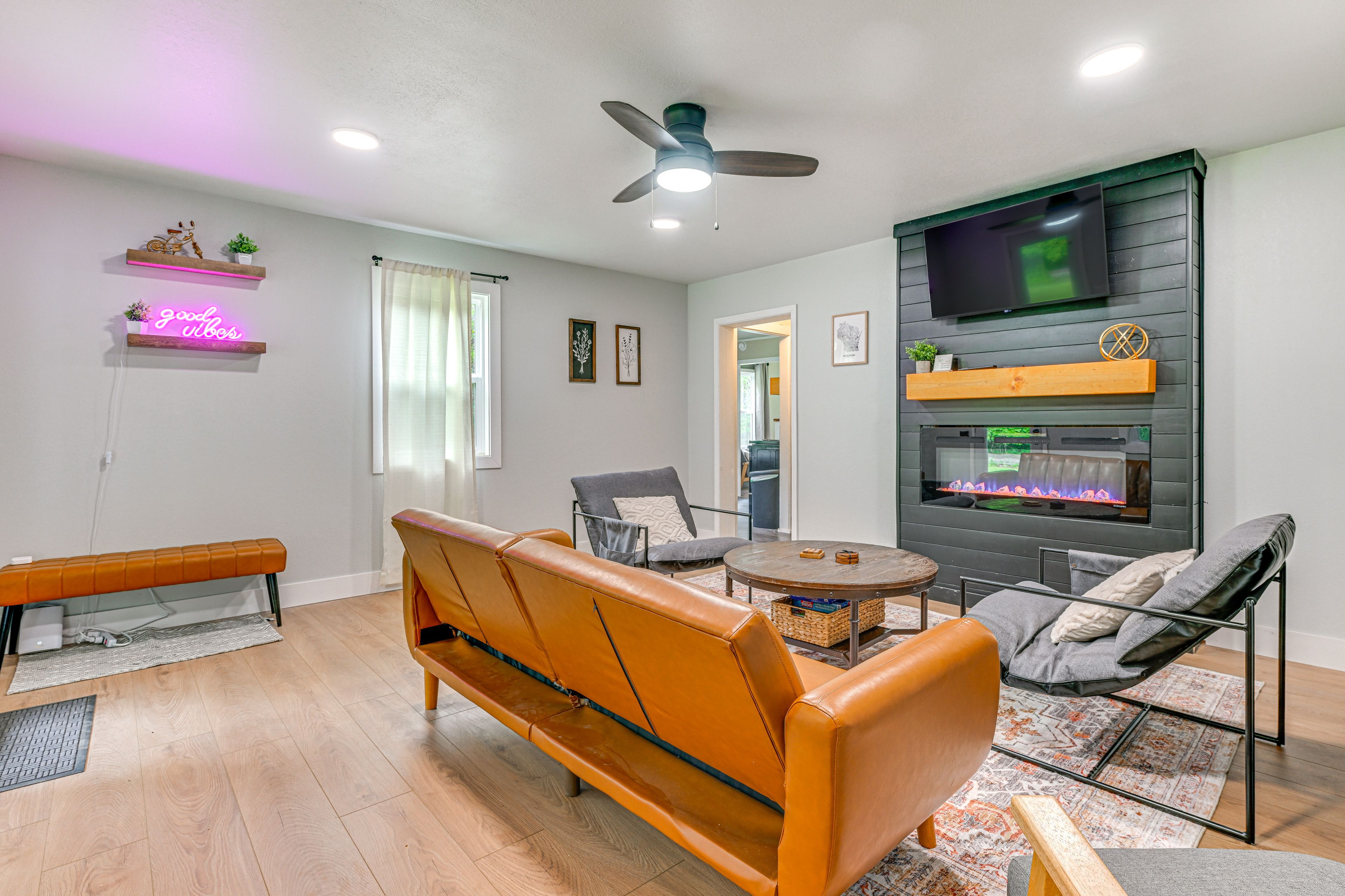 Living Room | 1st Floor | Smart TV | Fireplace | Central A/C | Full Futon