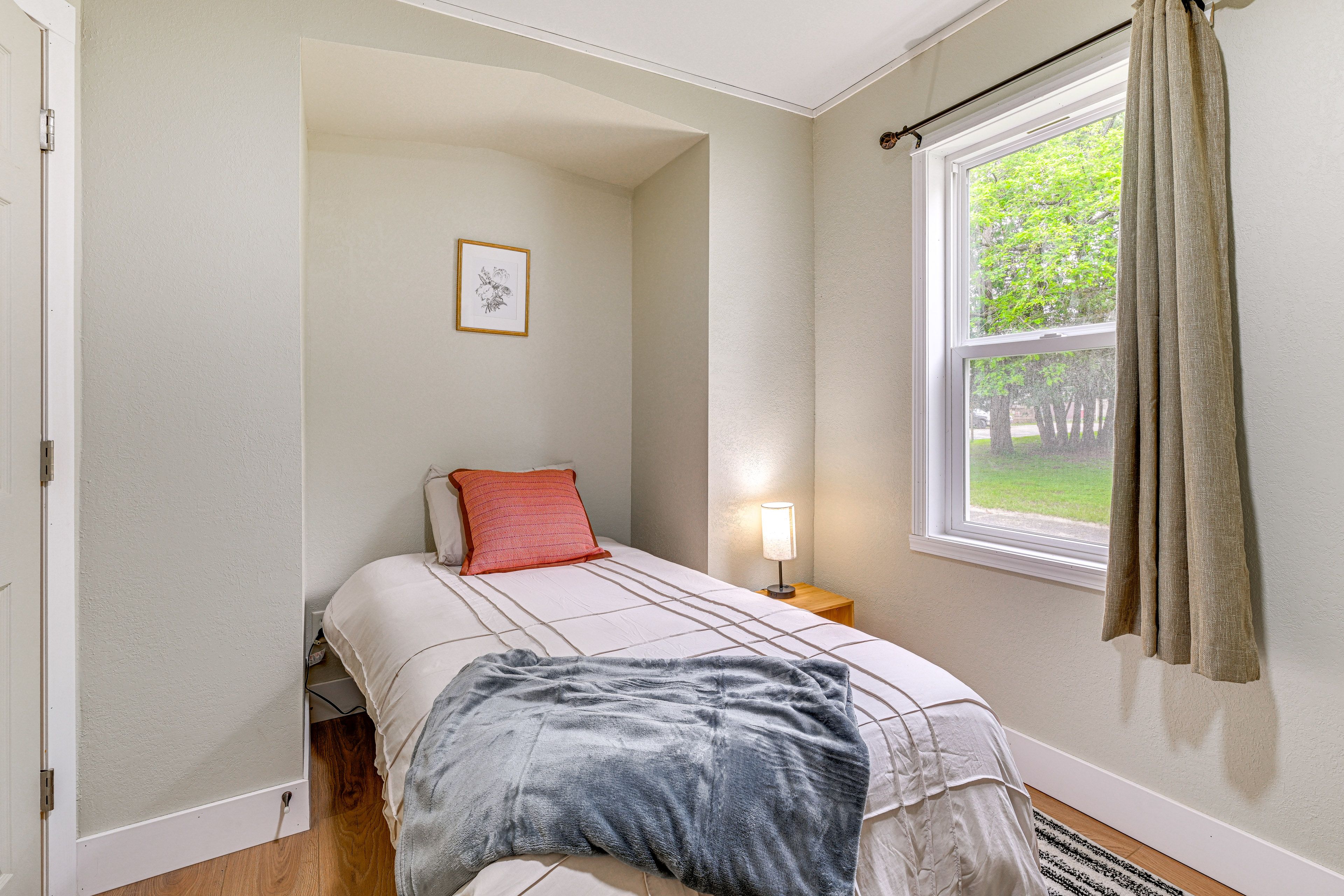 Bedroom 2 | 1st Floor | Twin Bed