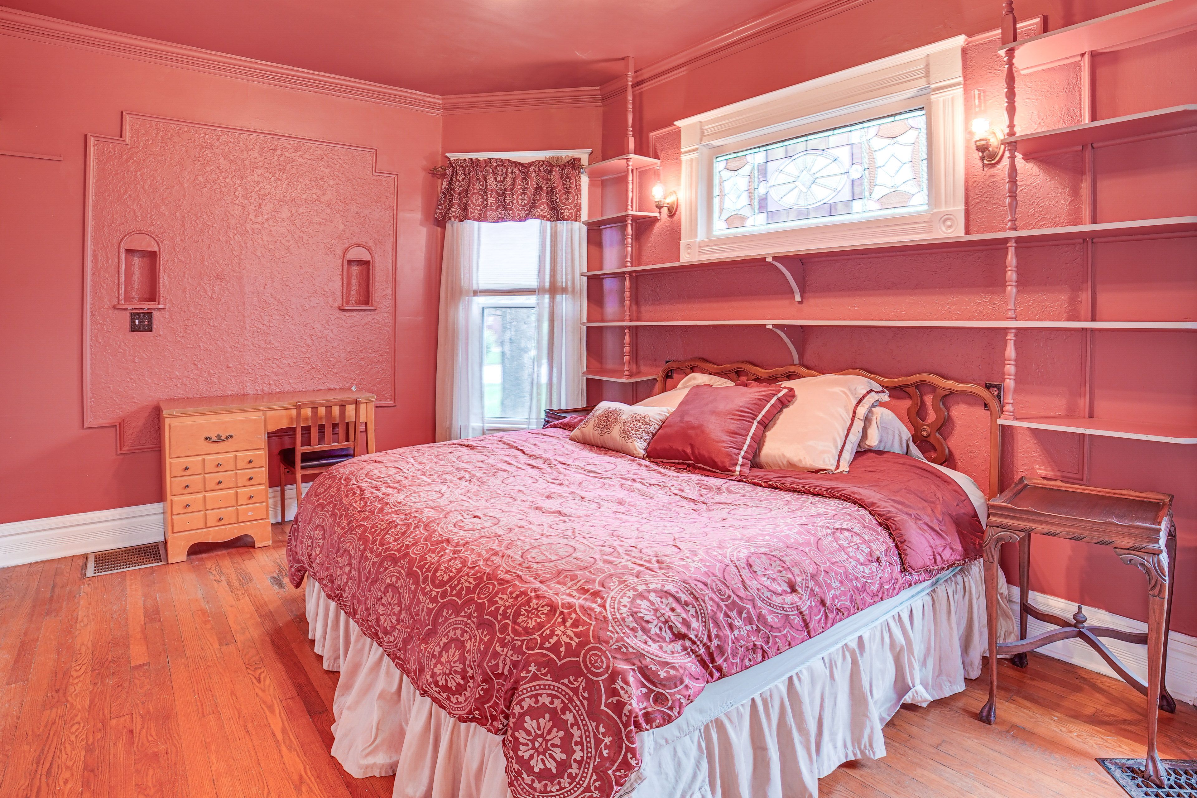 Bedroom 1 | King Bed | Linens Provided | 1st Floor
