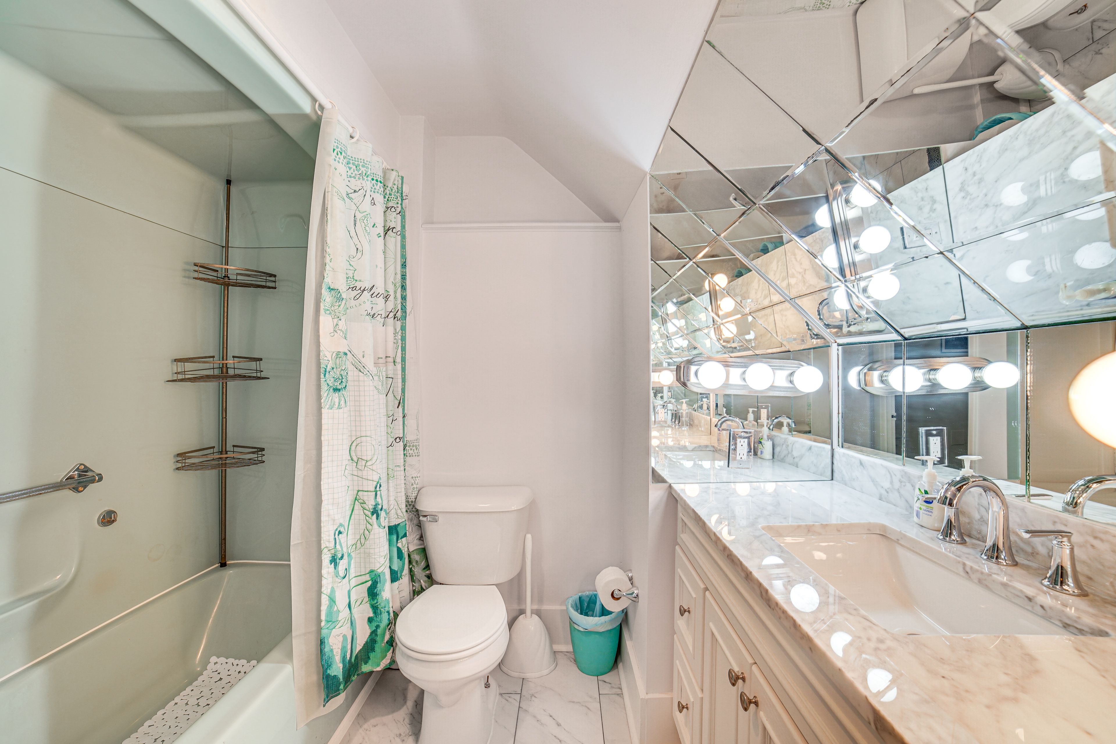 Full Bath | 2nd Floor