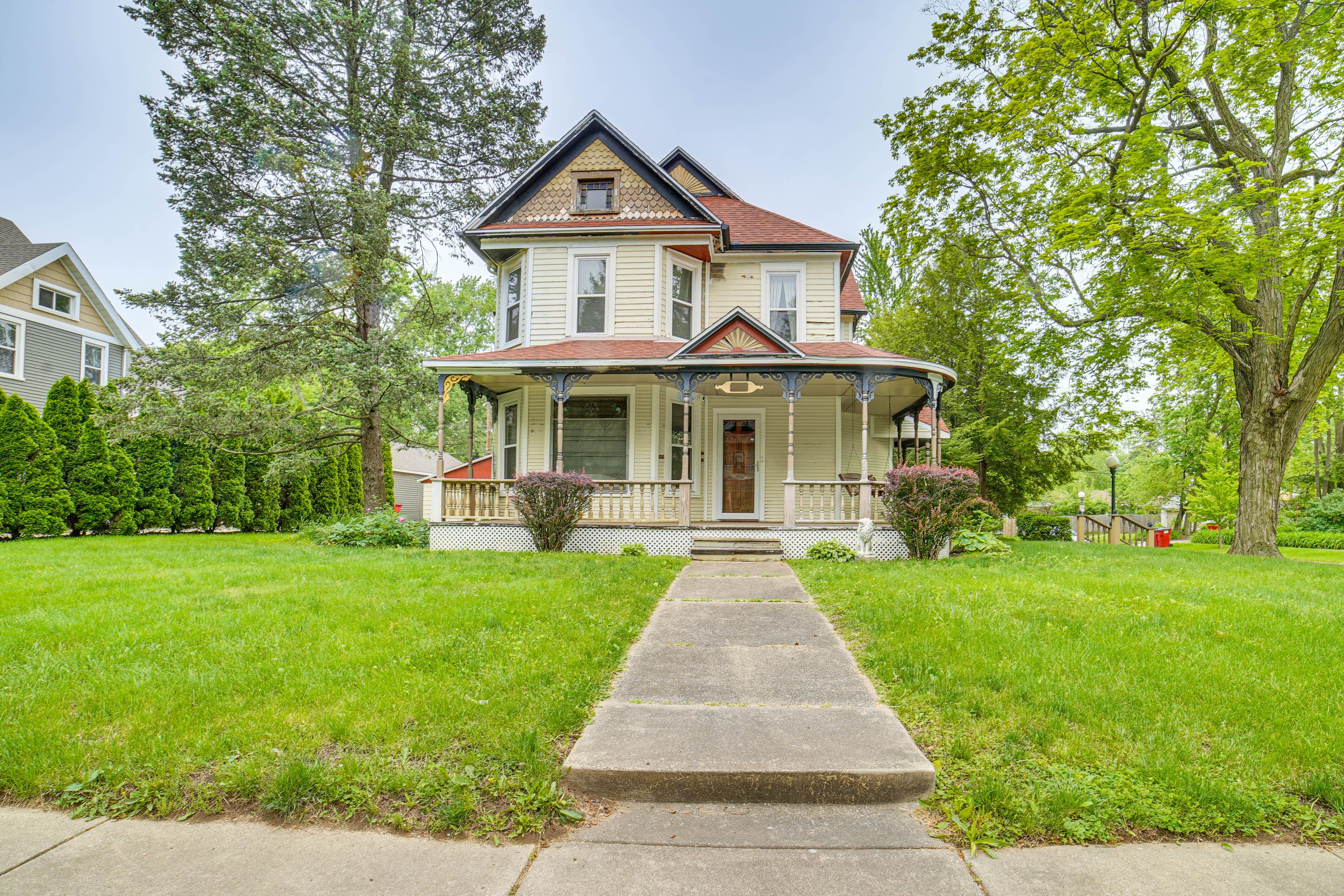 Champaign Vacation Rental | 5BR | 2BA | 2,459 Sq Ft | Stairs Required