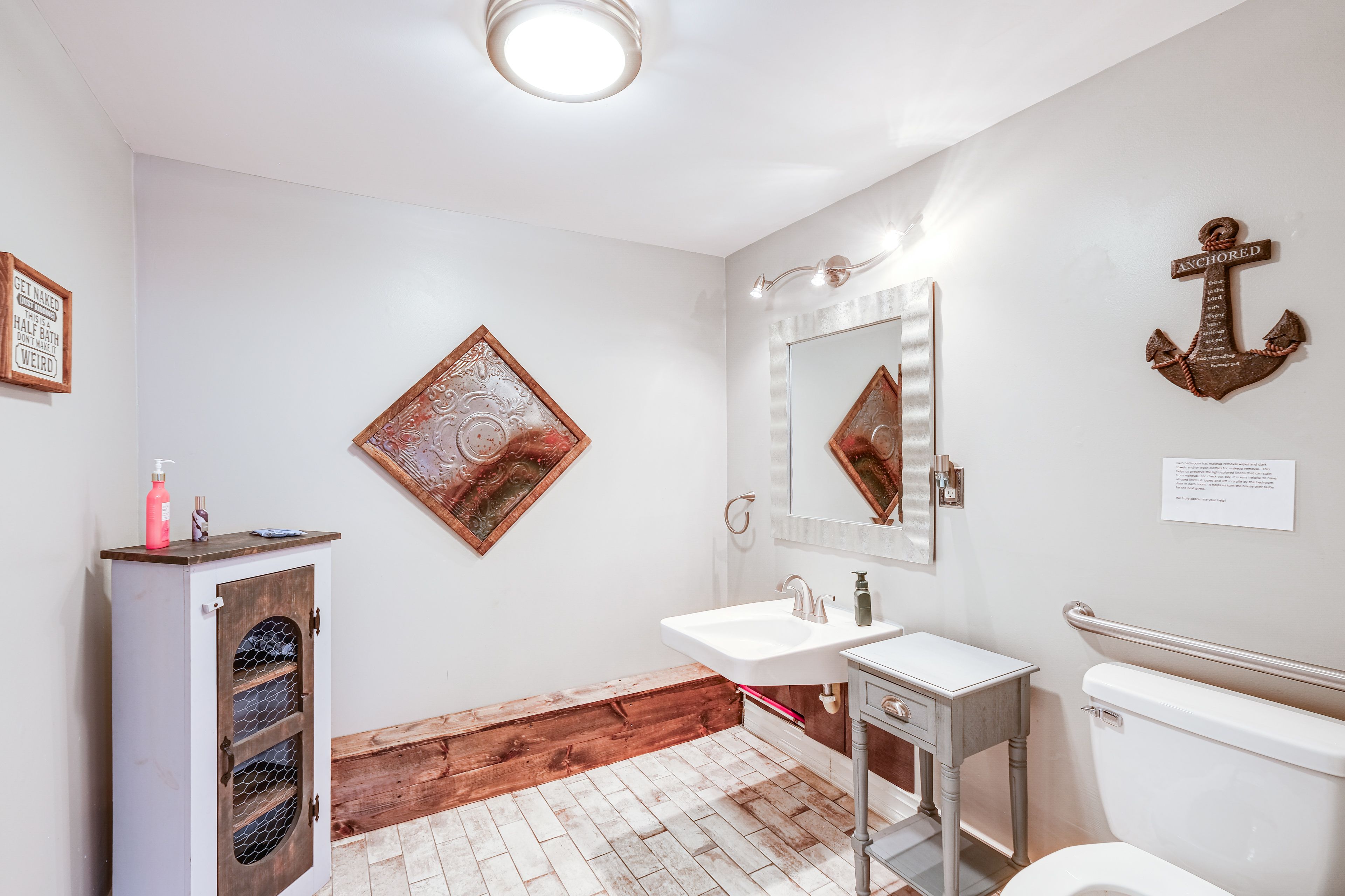 Half Bathroom | 1st Floor