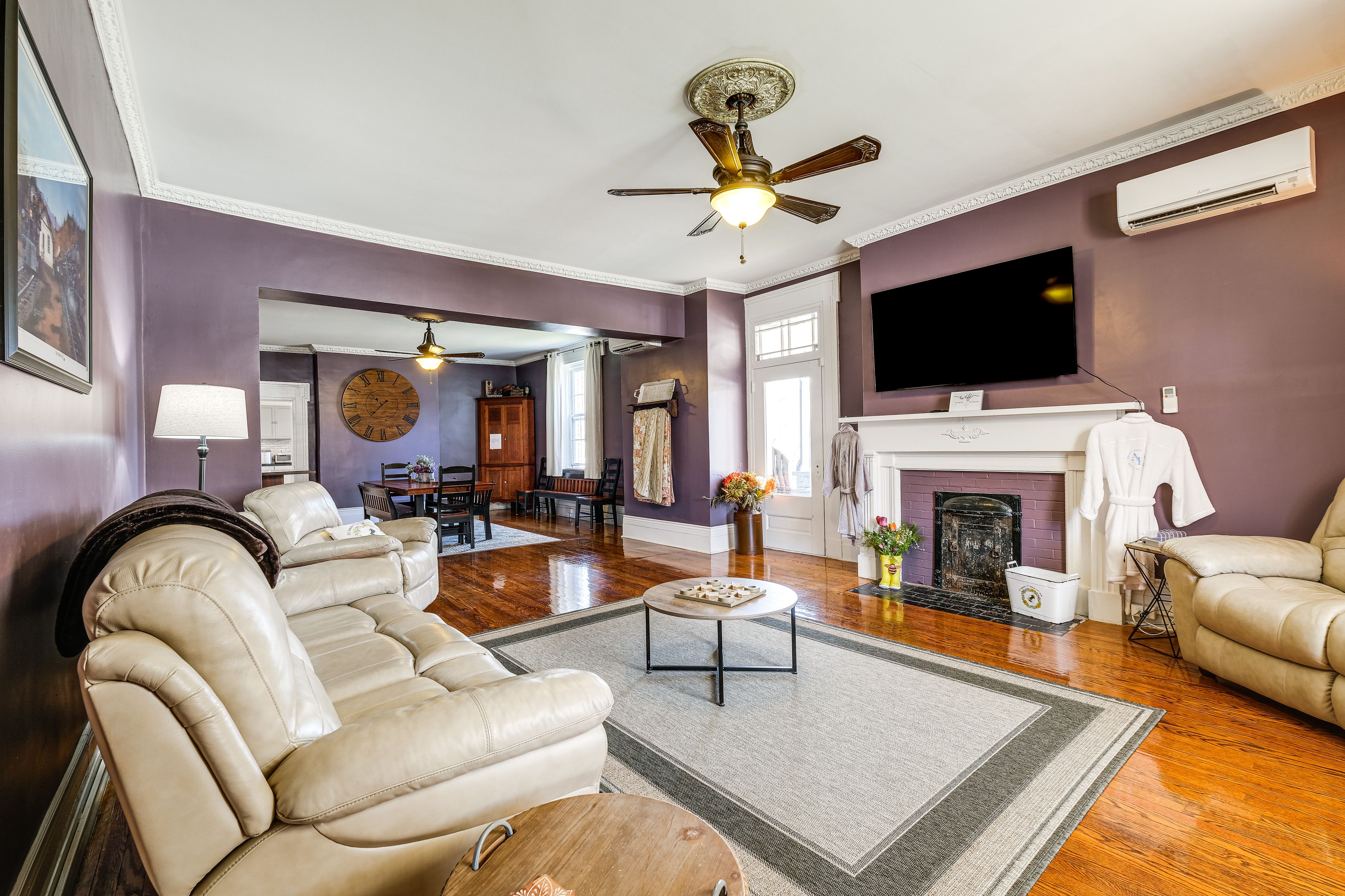 Living Room | Smart TV | Central Air Conditioning
