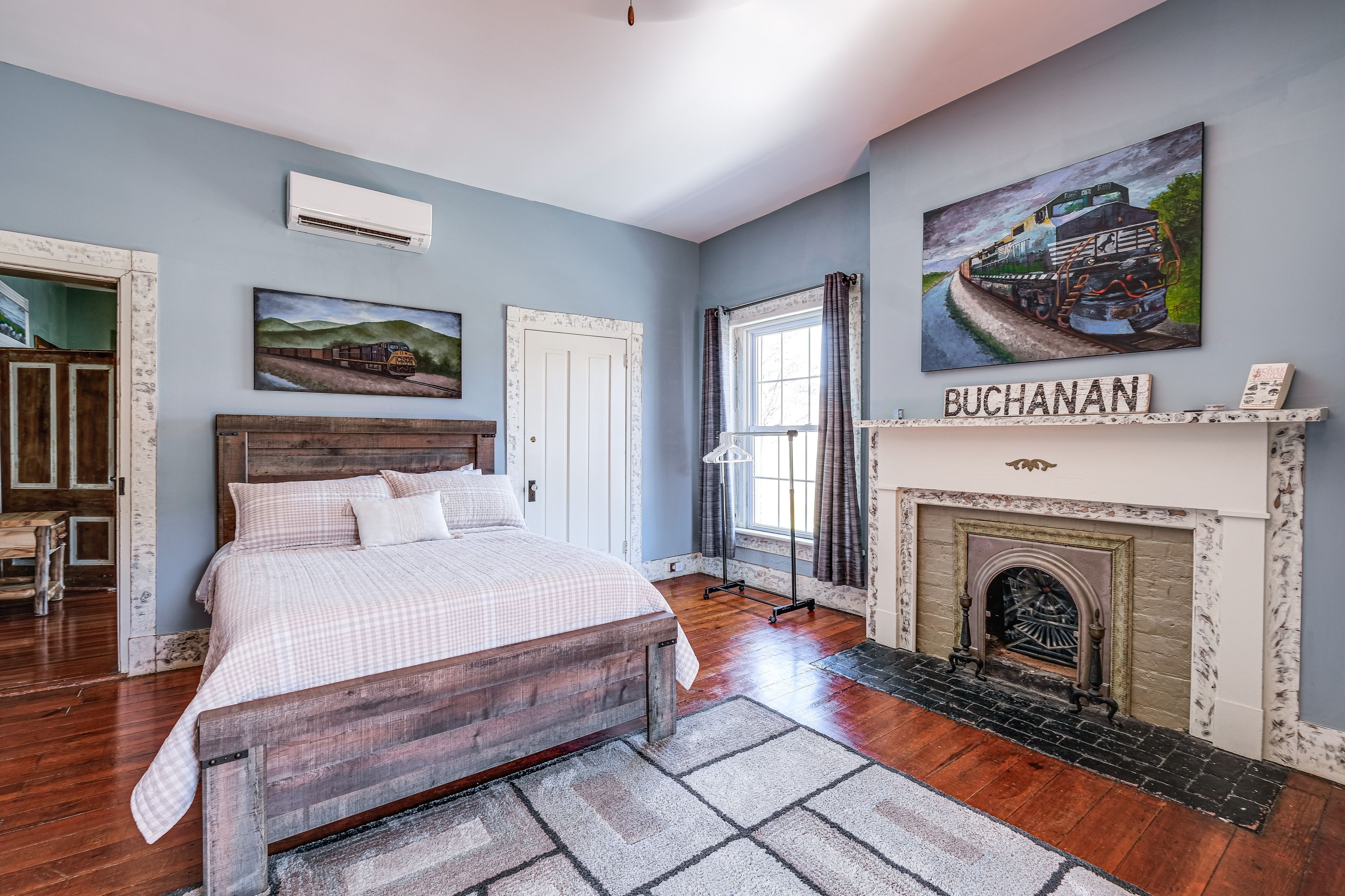Bedroom 1 | 2nd Floor | Queen Bed | En-Suite Bathroom | Smart TV