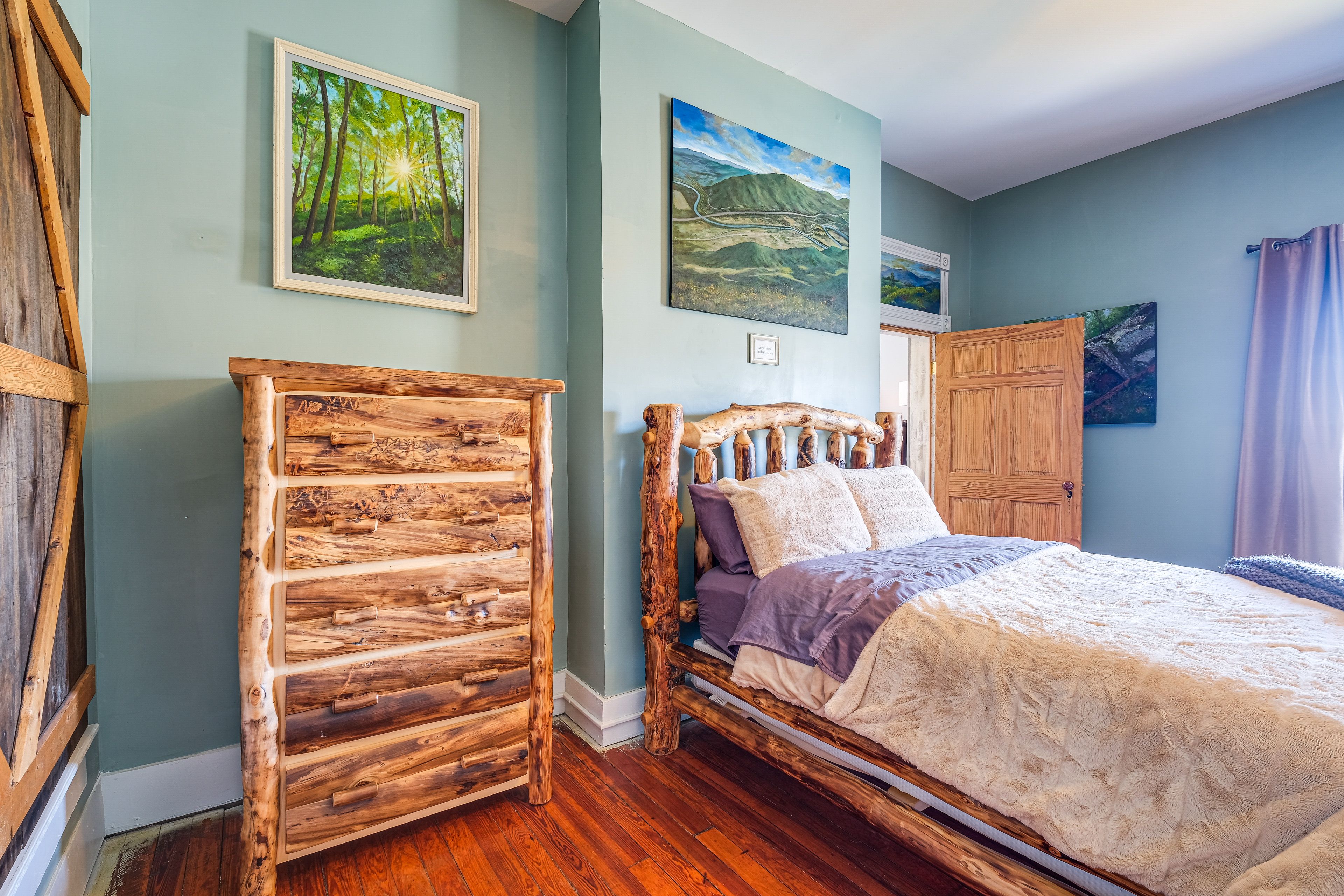 Bedroom 3 | 2nd Floor | Full Bed | Smart TV | En-Suite Bathroom