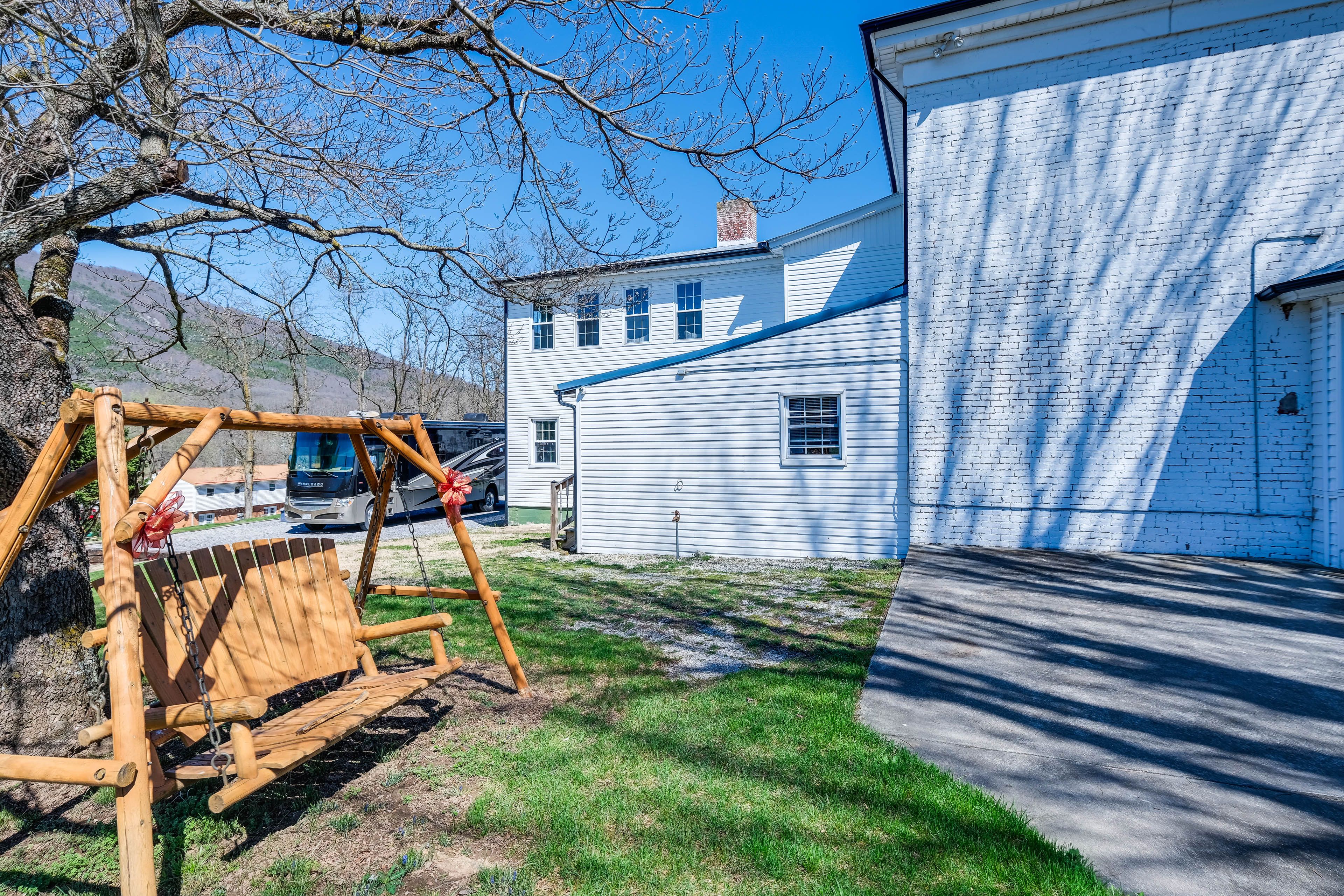 Parking | RV/Trailer Parking Available