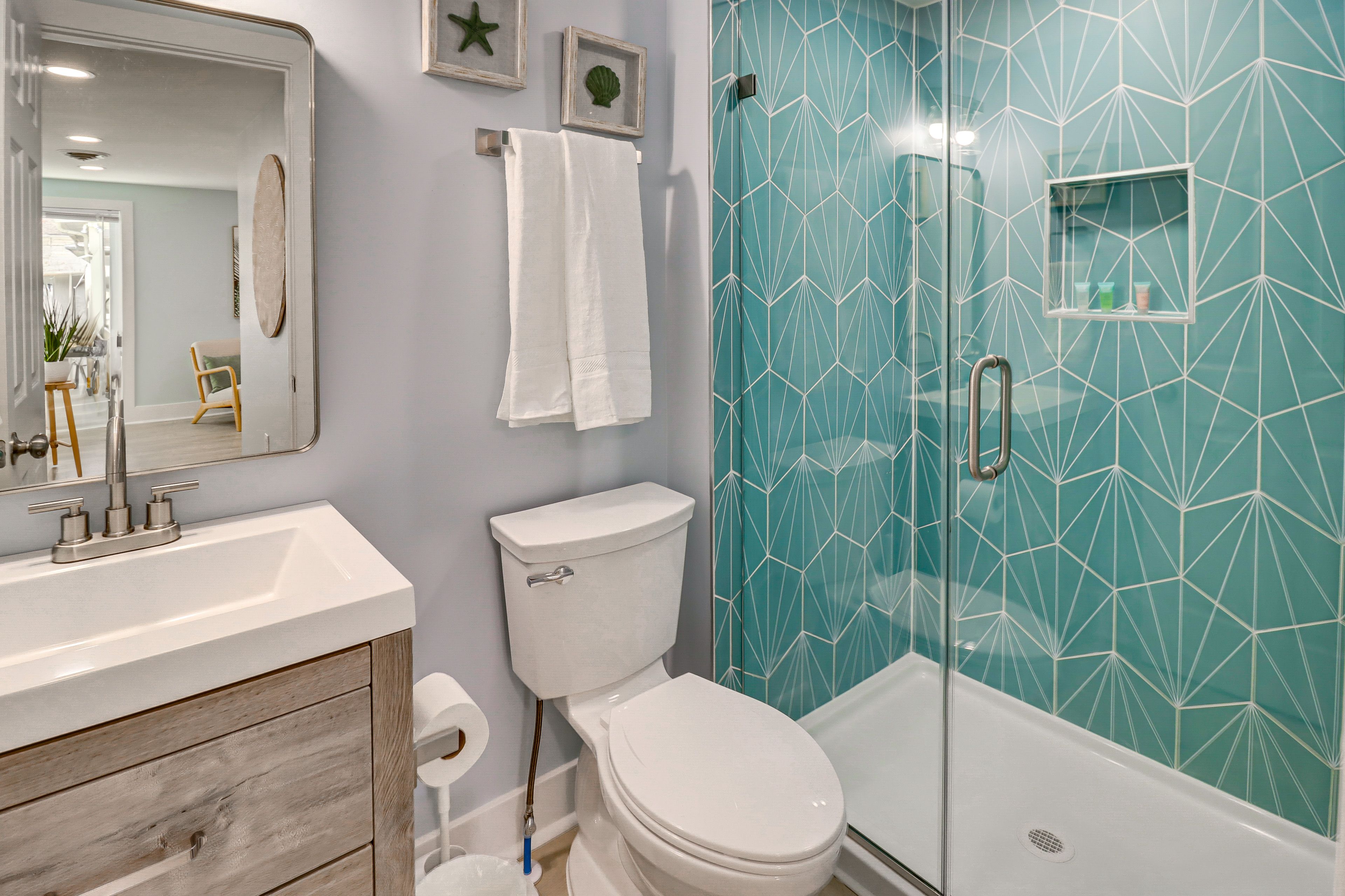 Full Bathroom | Walk-In Shower | Towels Provided