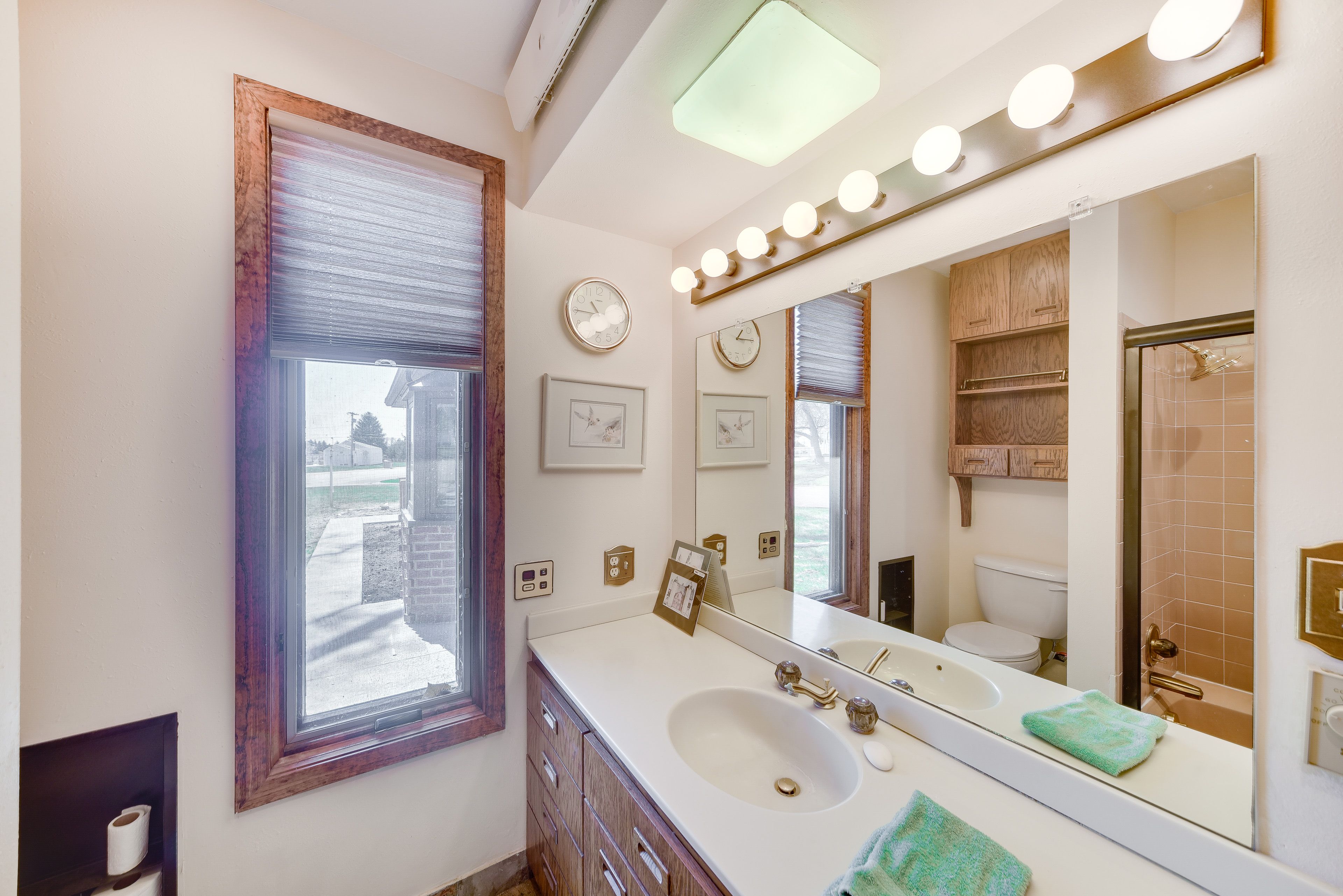 Full Bathroom