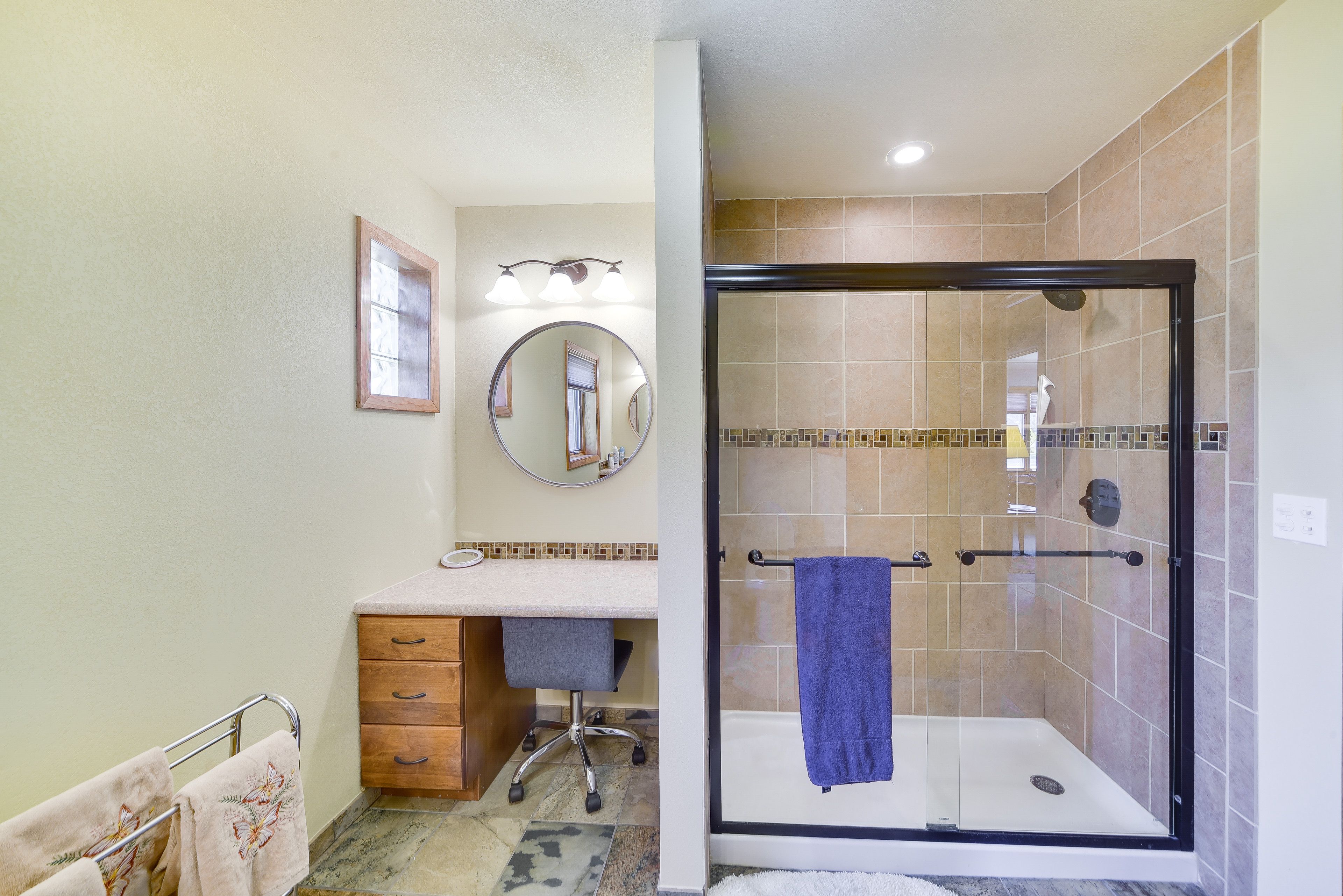 Full Bathroom | Complimentary Toiletries