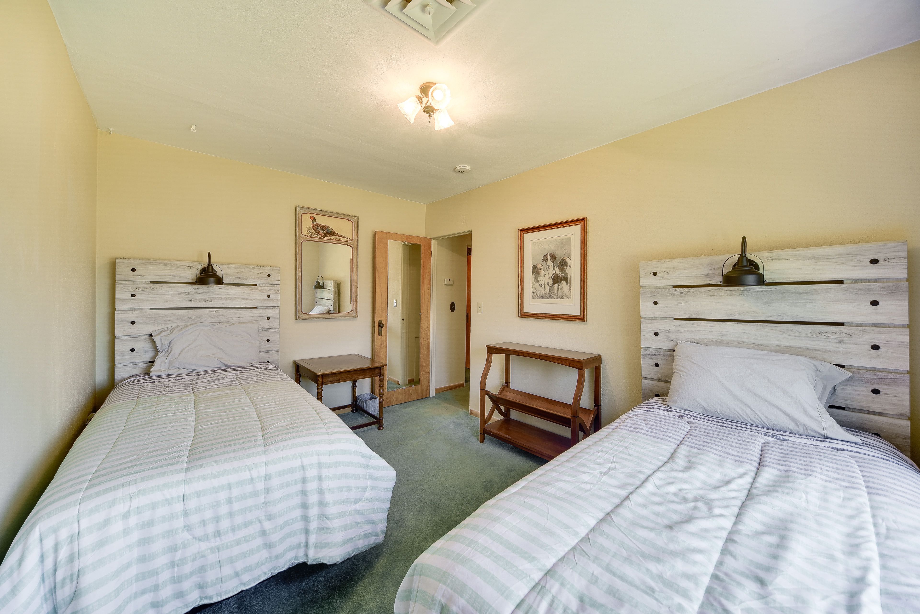 Bedroom 2 | 2 Twin Beds