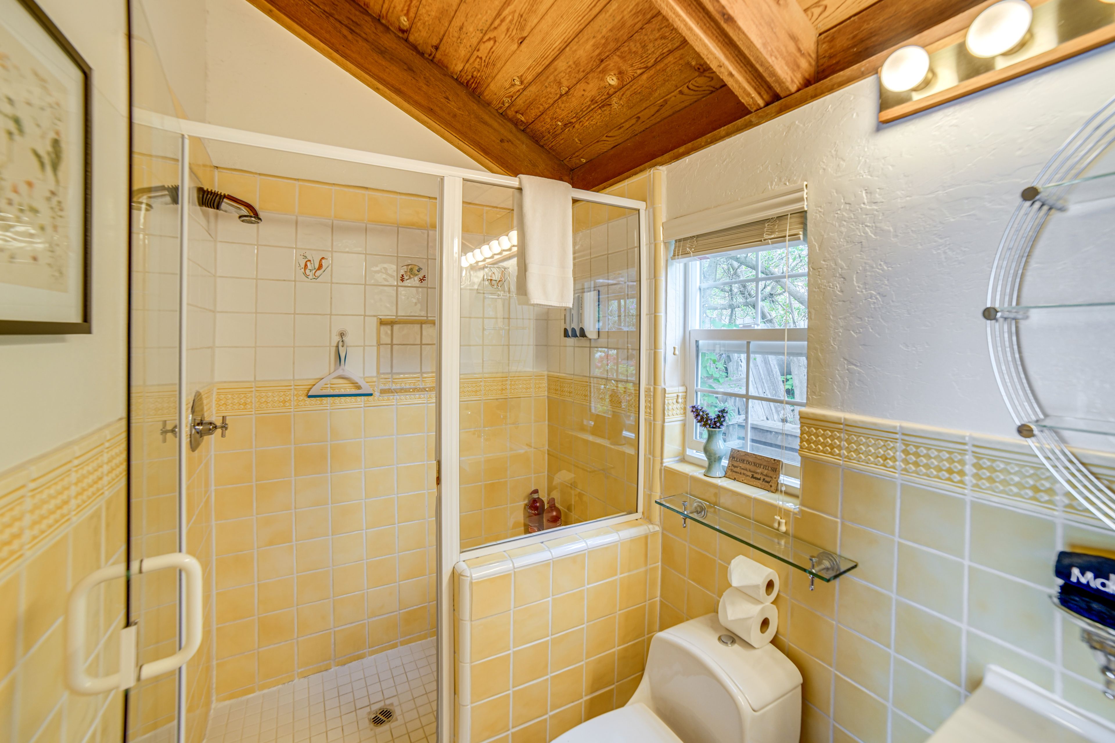 Full Bathroom | 1st Floor
