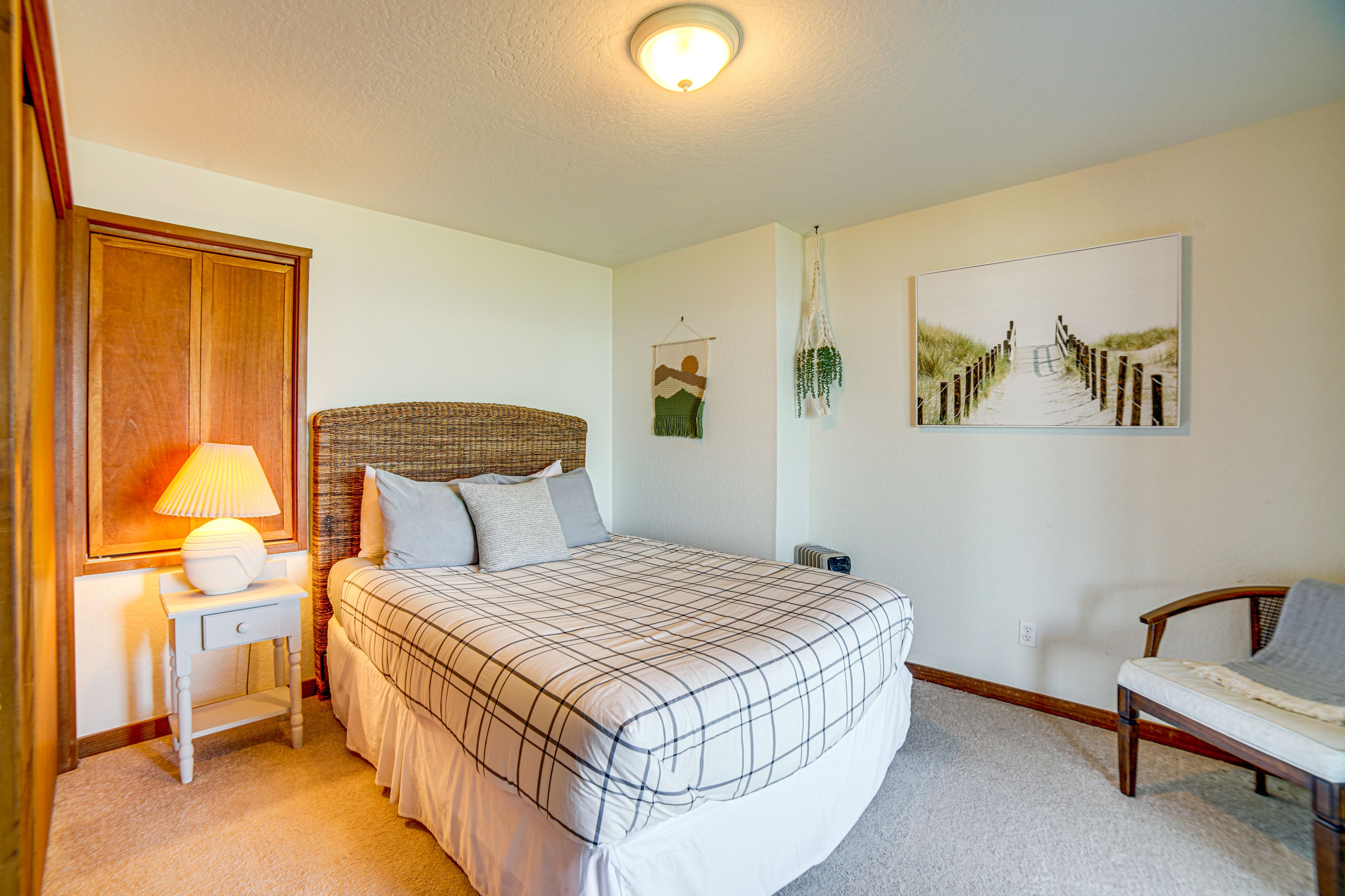 Bedroom 2 | Queen Bed | 1st Floor