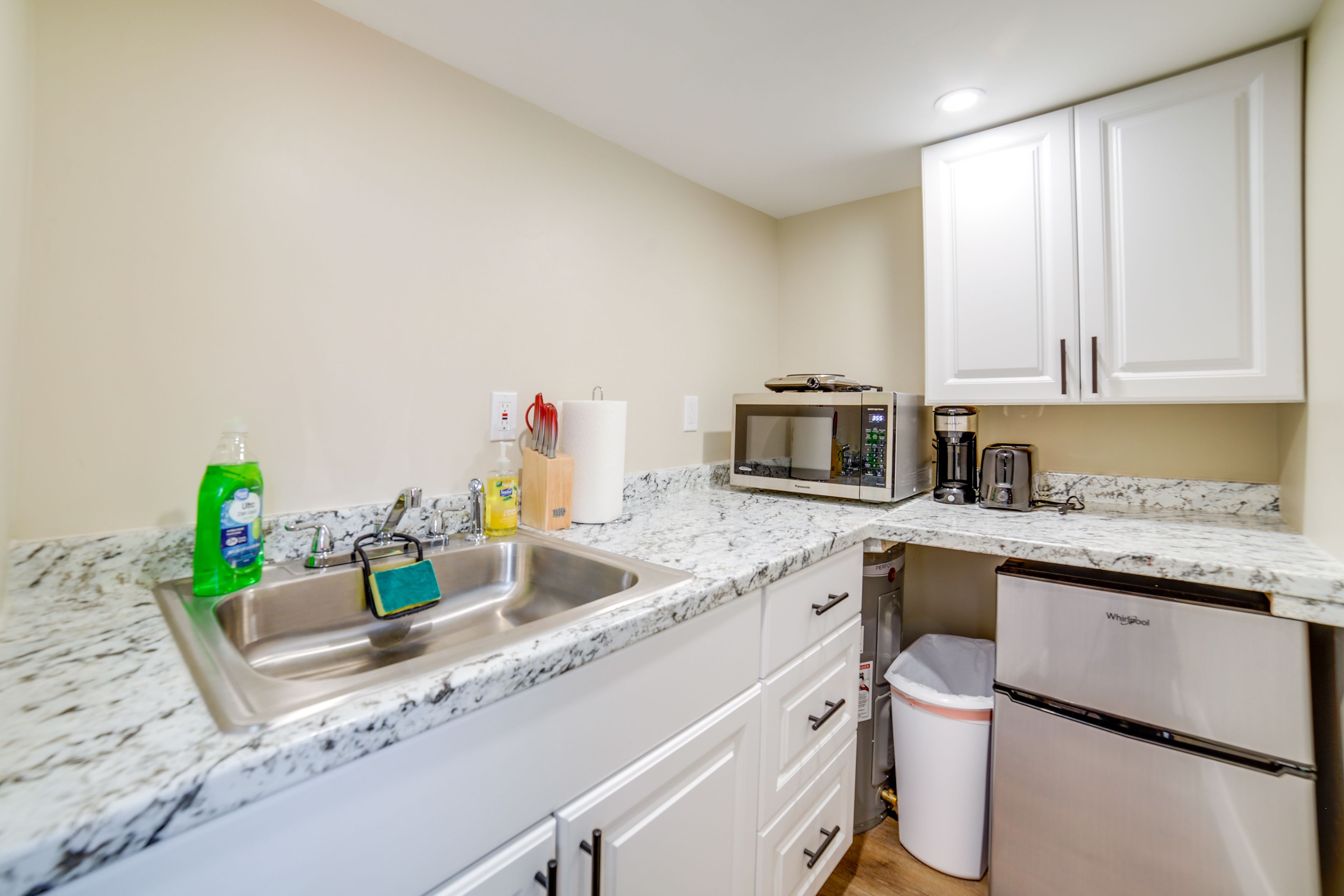 Kitchenette | Basic Cooking Essentials | Single-Serve Coffee Maker