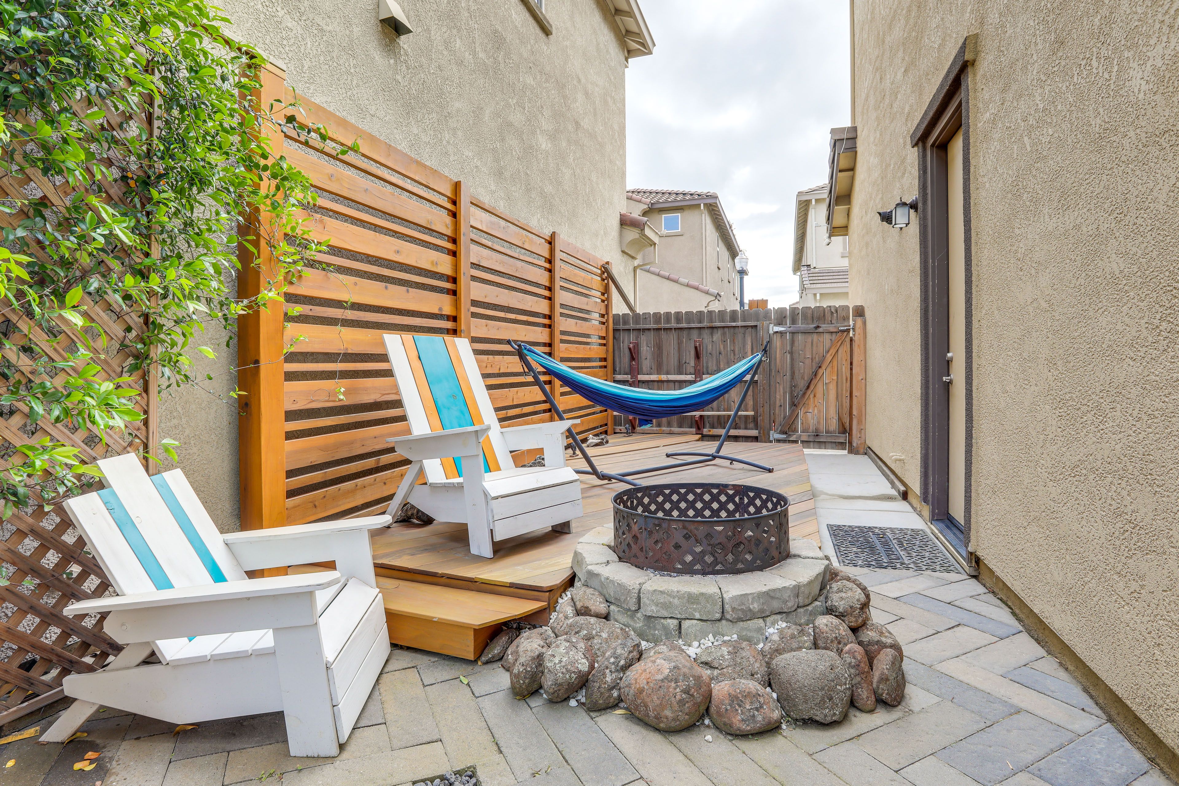 Sacramento Vacation Rental | 3BR | 2.5BA | 1,781 Sq Ft | 3 Steps to Enter