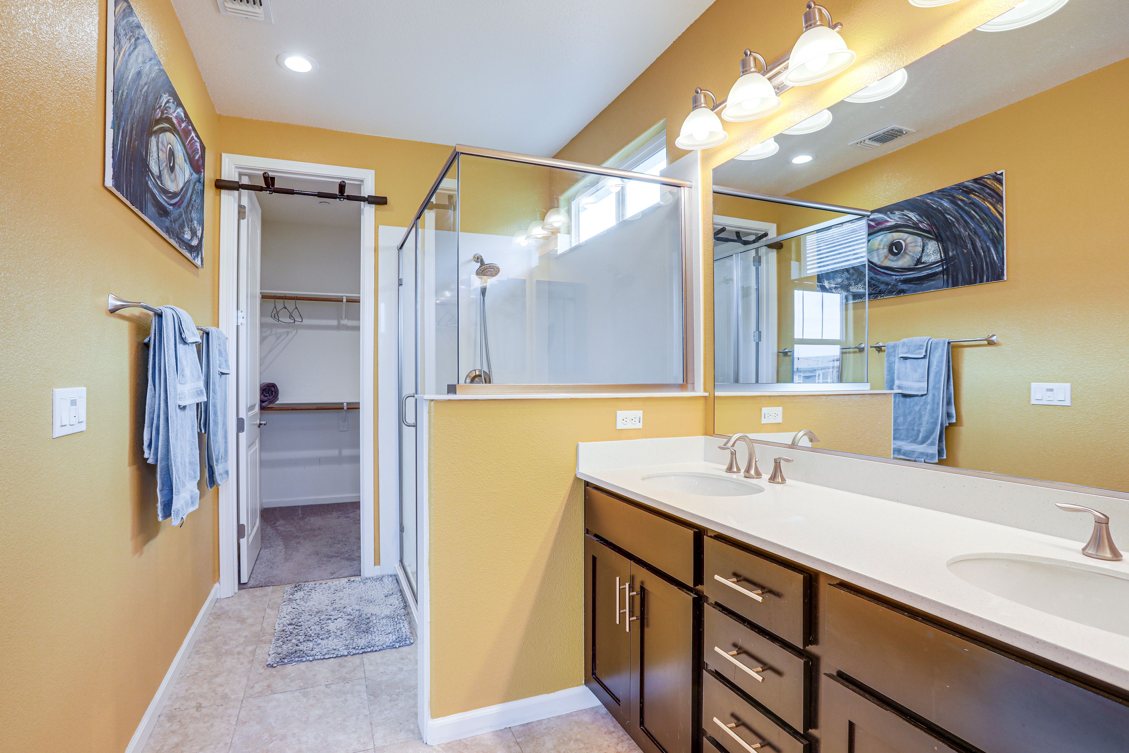 Full Bathroom | 2nd Floor | Towels Provided