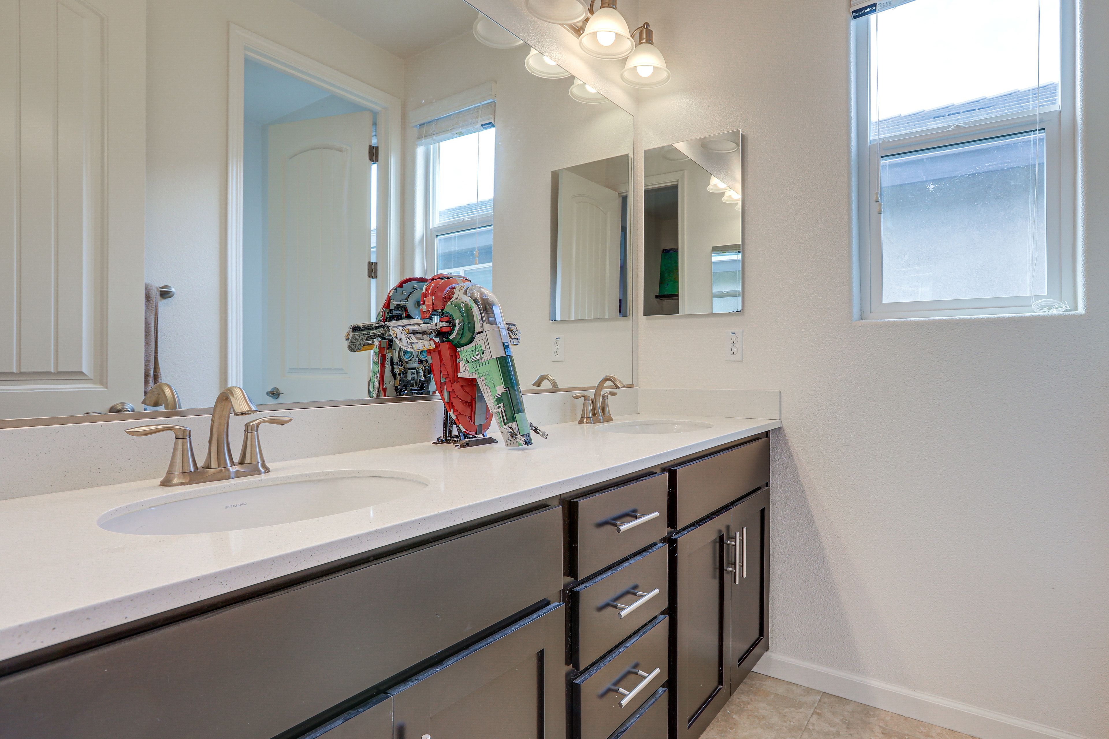 Full Bathroom | 2nd Floor | Complimentary Toiletries