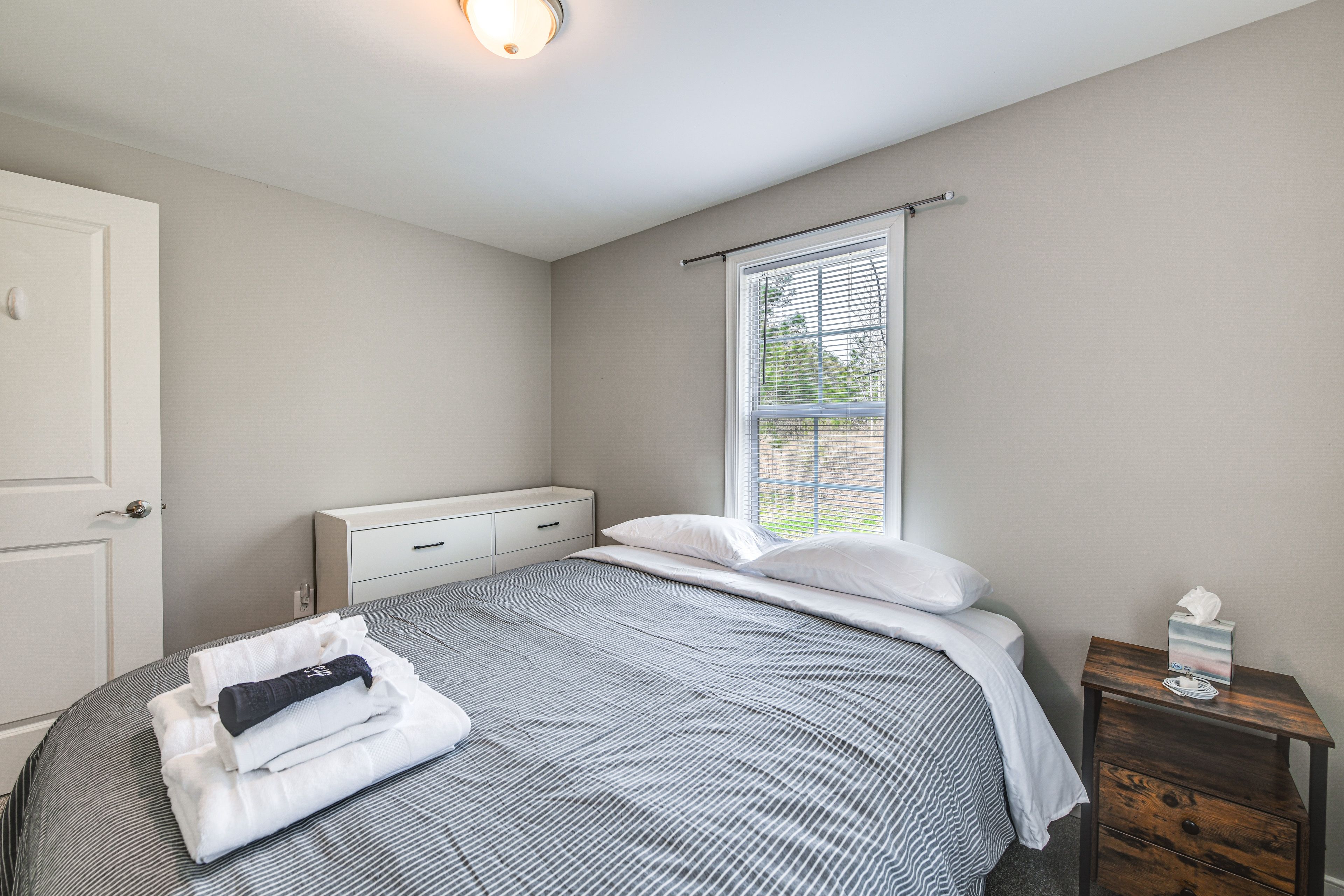 Bedroom 3 | Queen Bed