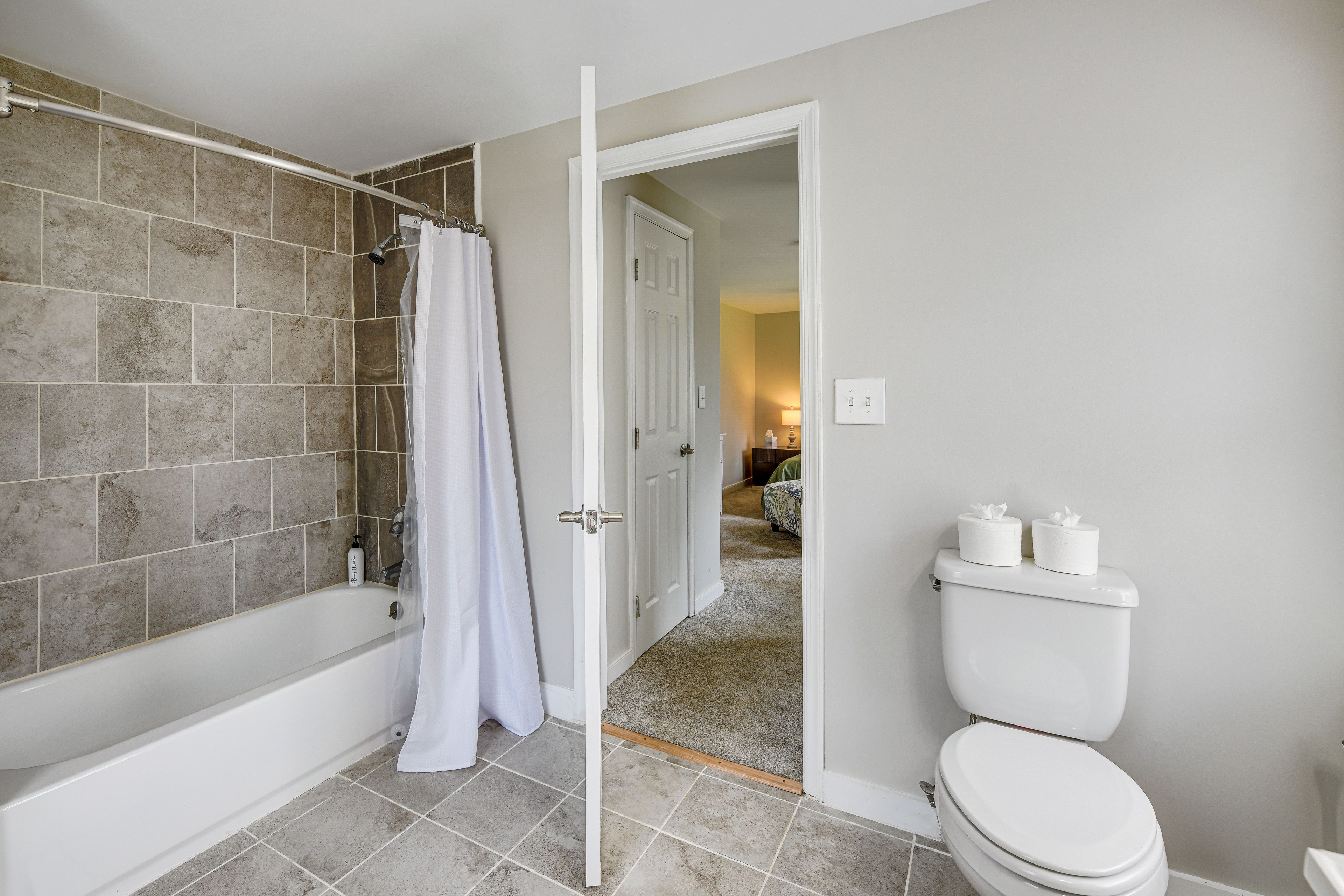 Full Bathroom | Shower/Tub Combo