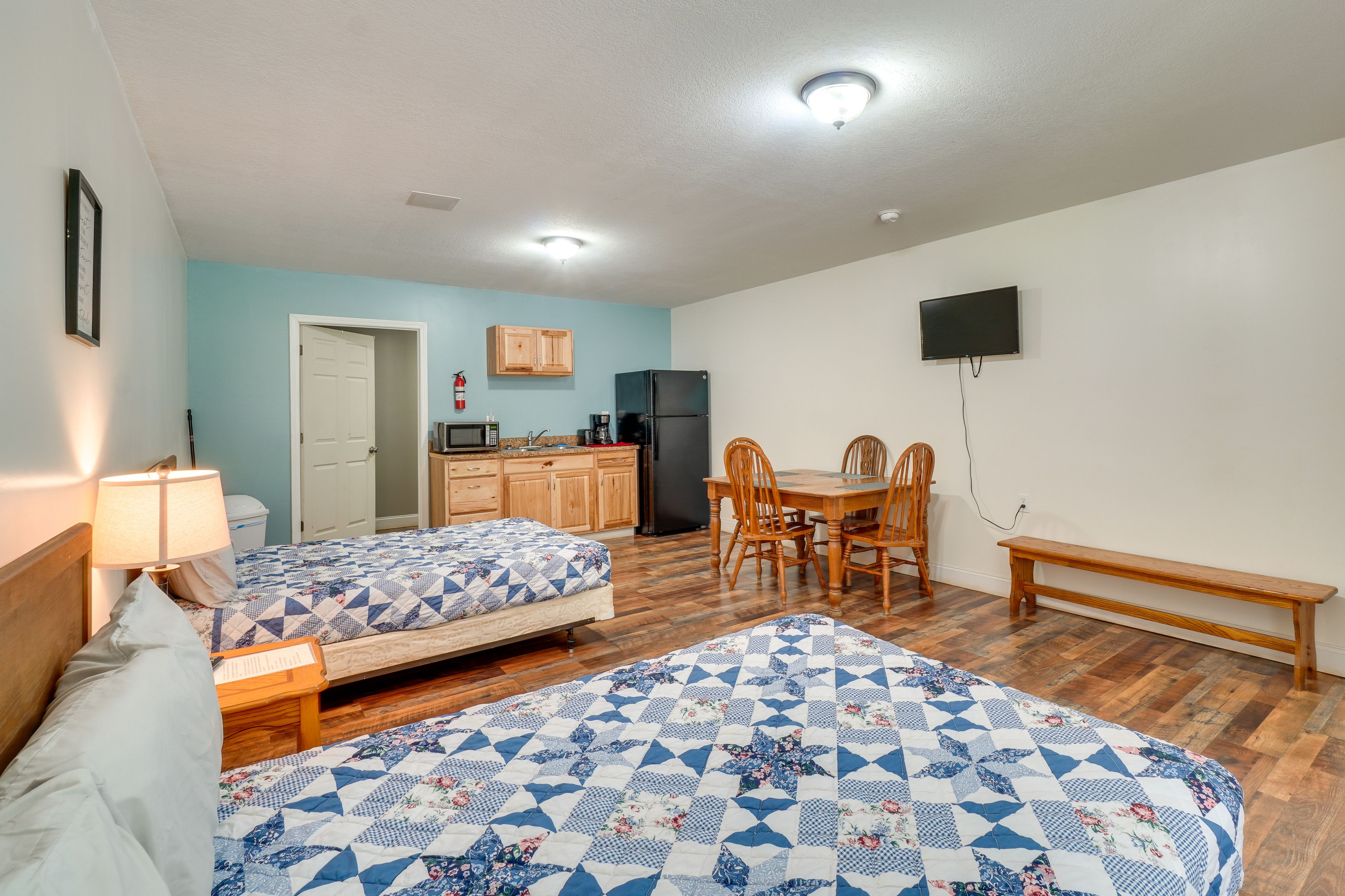 Briceville Vacation Rental | Studio | 1BA | Steps Required | 425 Sq Ft
