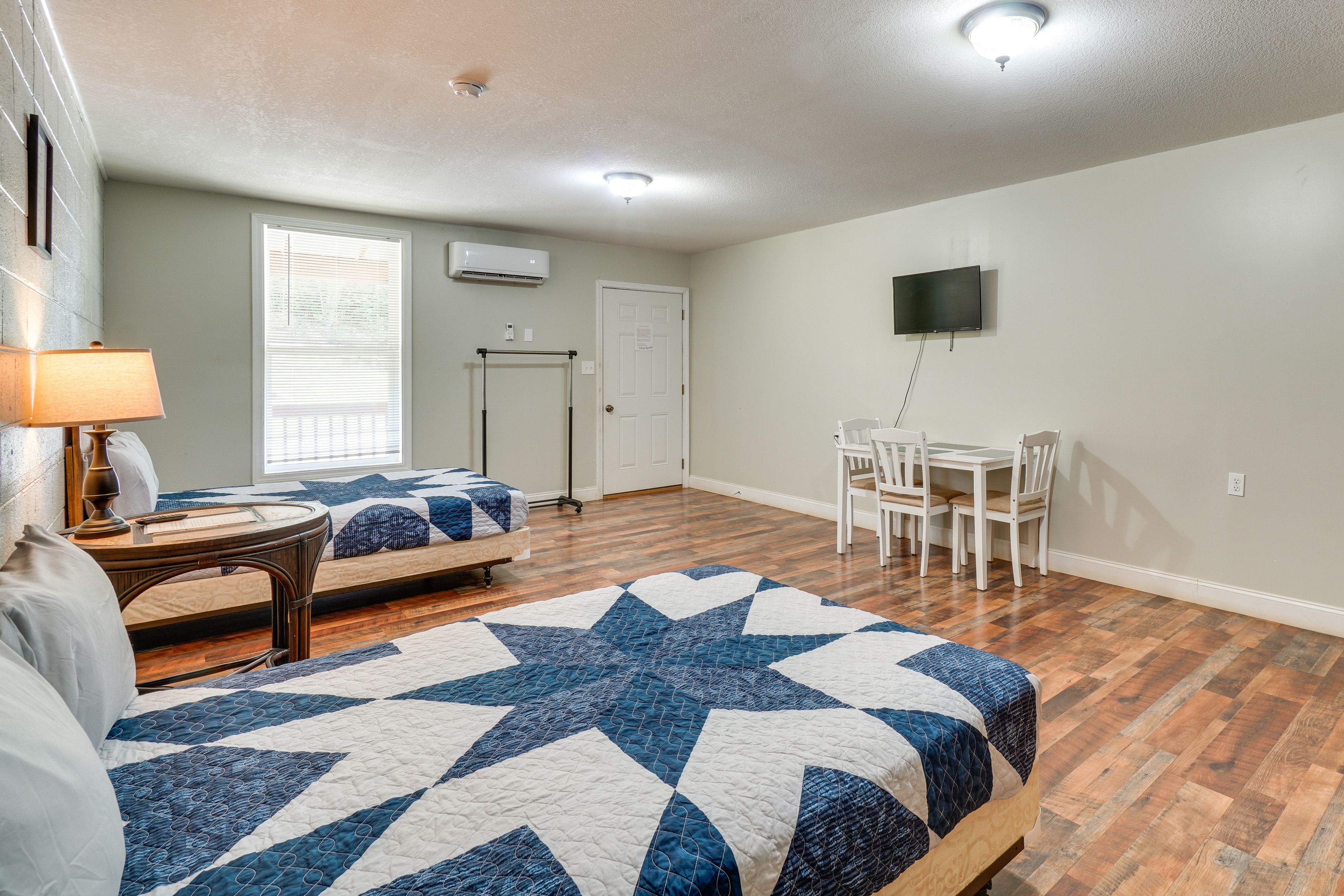 Briceville Vacation Rental | Studio | 1BA | Steps Required | 425 Sq Ft