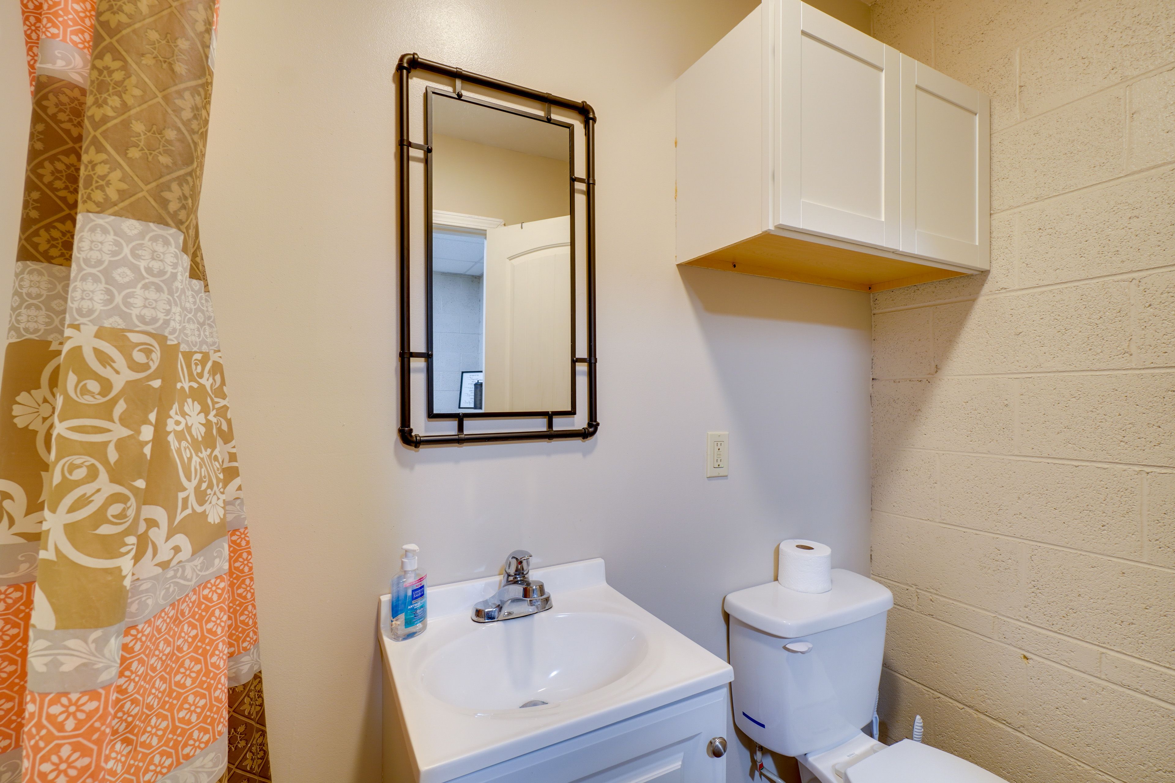 Full Bathroom