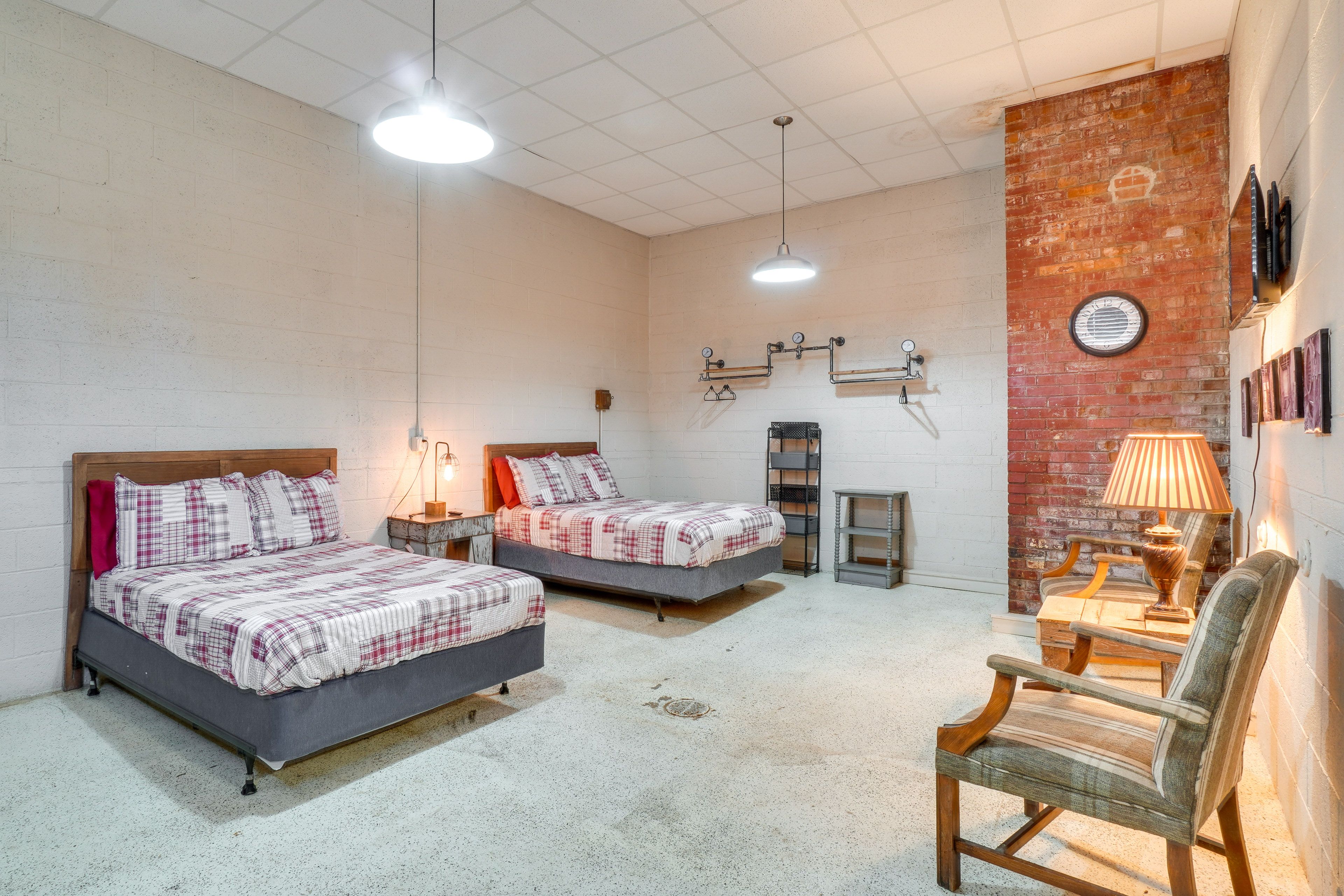 Studio | 2 Full Beds | Free WiFi | Central A/C & Heat