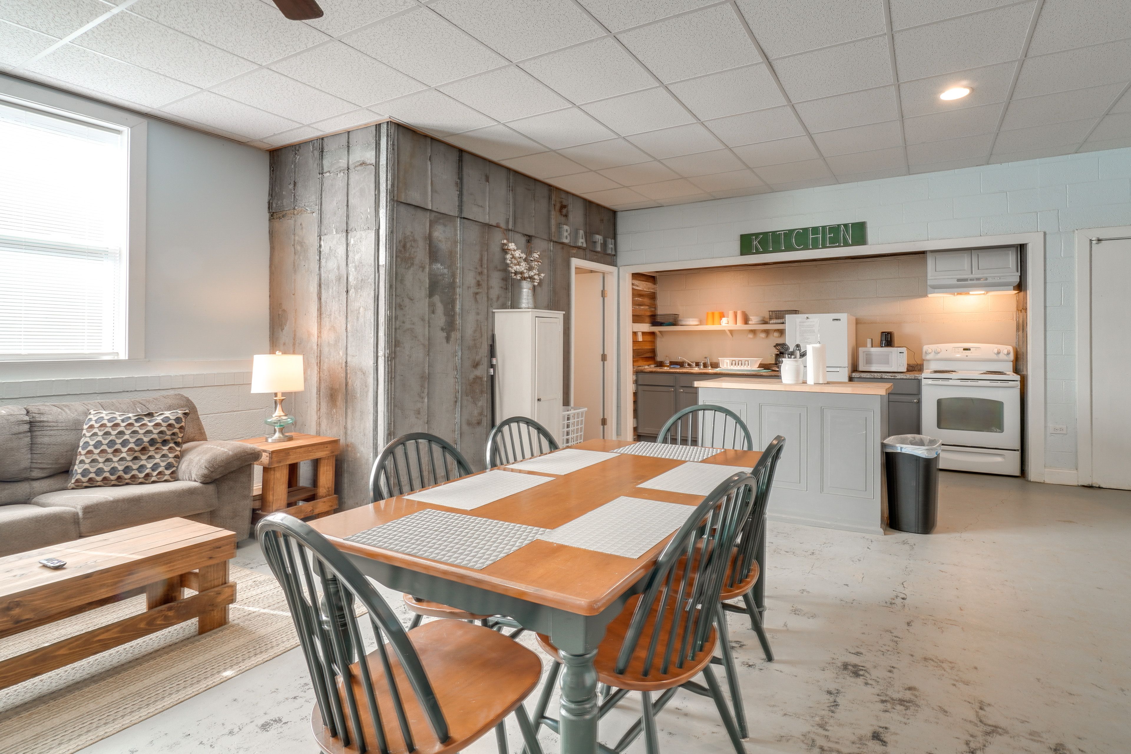 Briceville Vacation Rental | 1BR | 1BA | 900 Sq Ft | Stairs to Enter