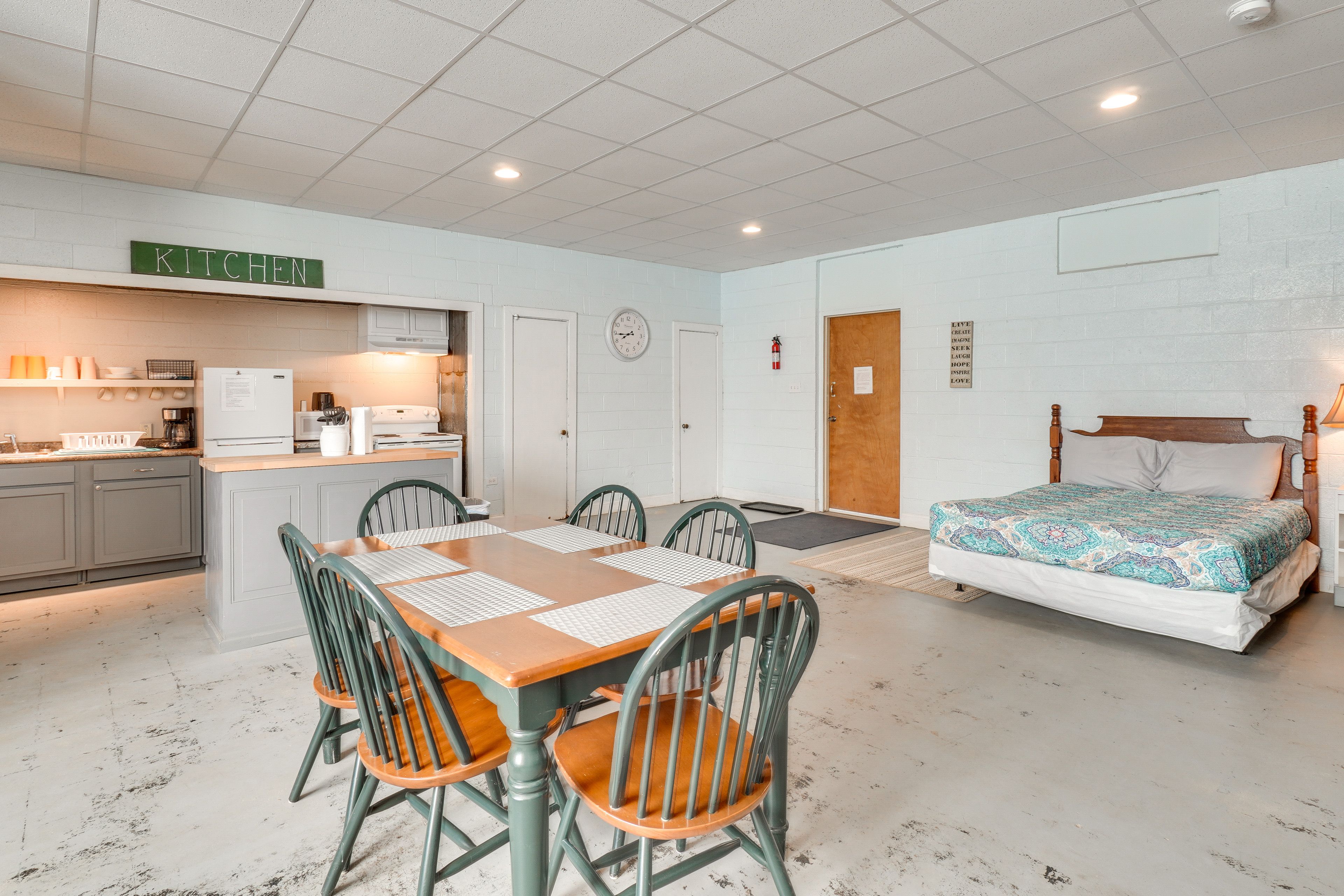 Dining Area | Dishware & Flatware