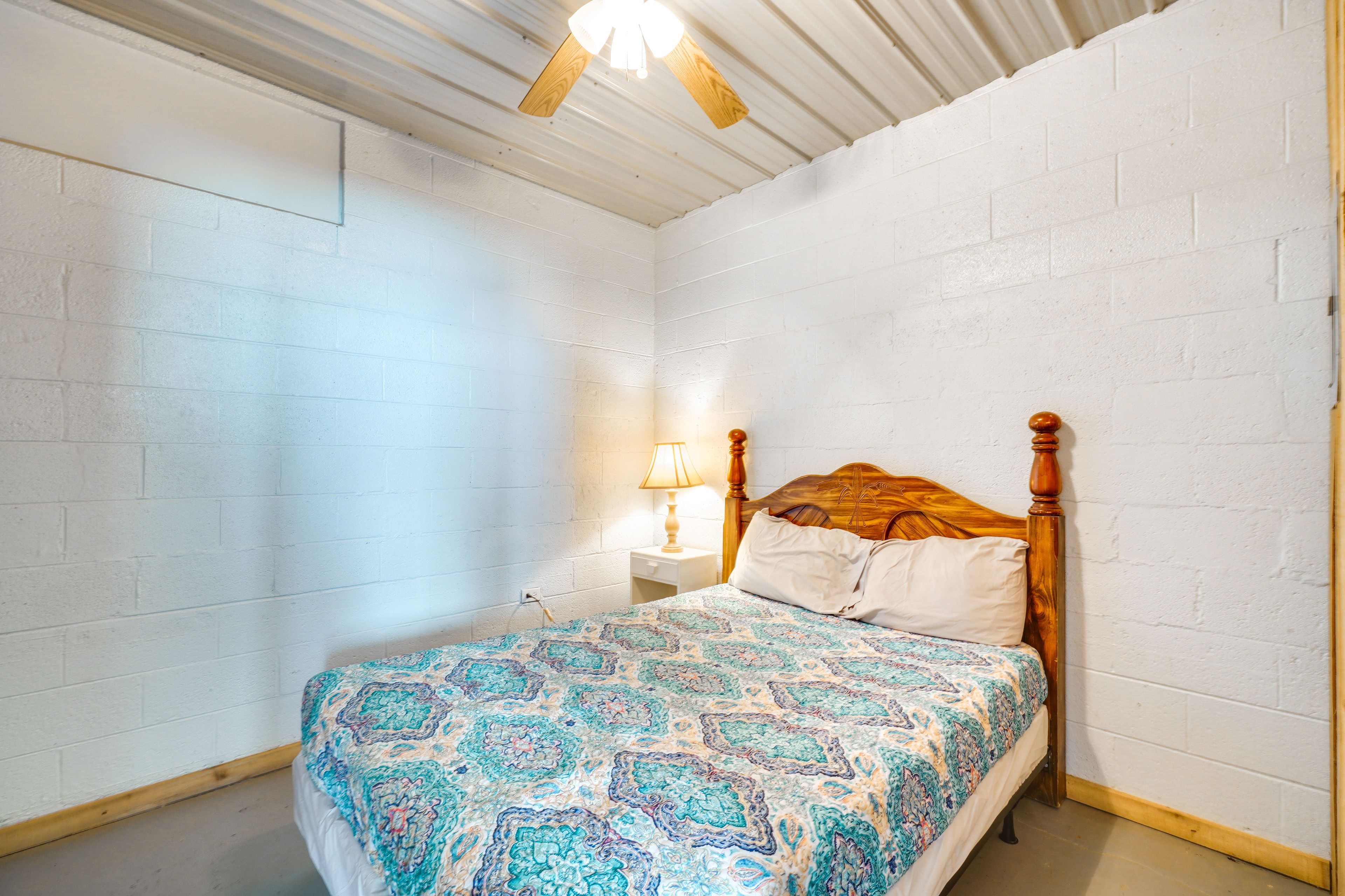 Bedroom | Queen Bed