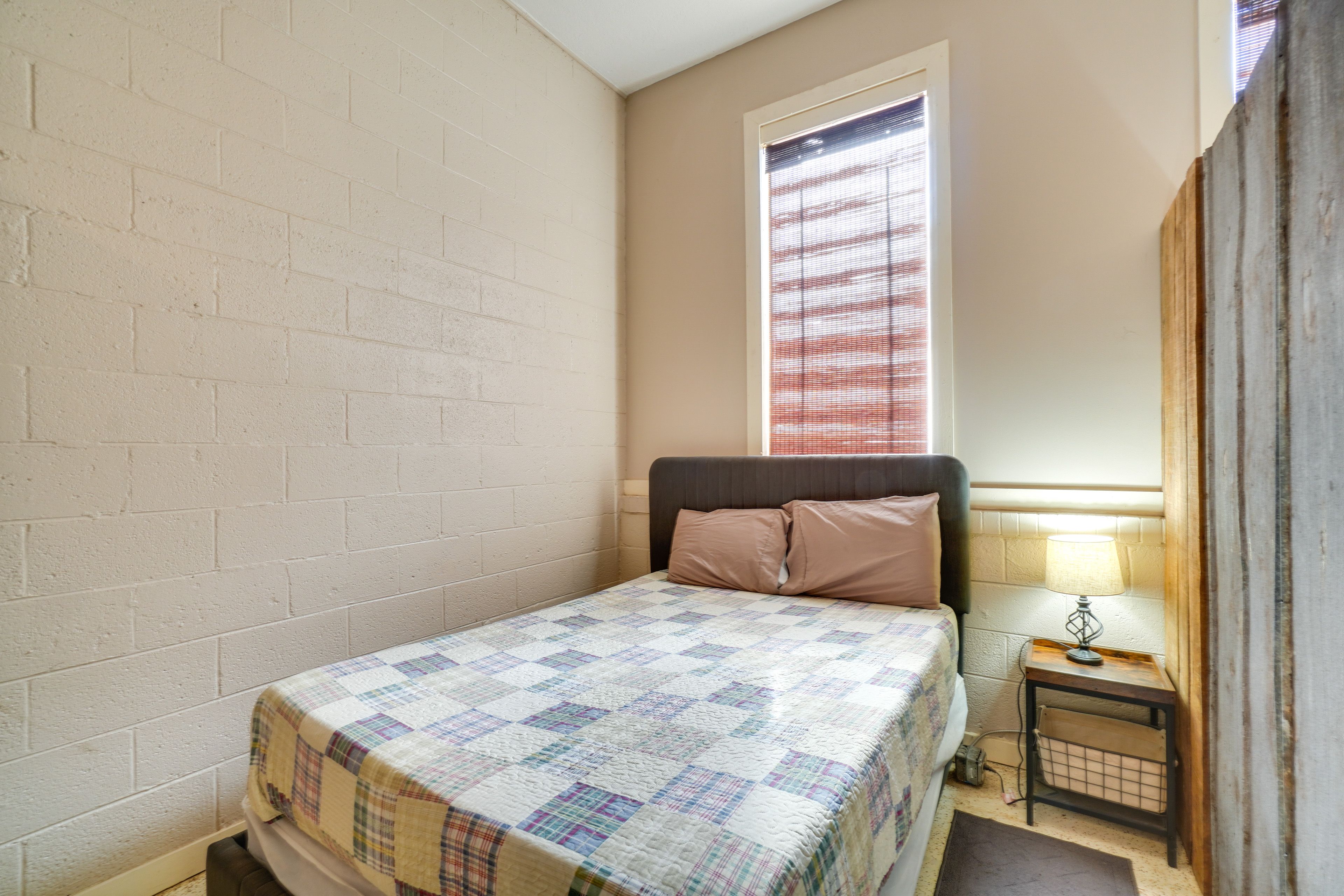 Bedroom 1 | Queen Bed