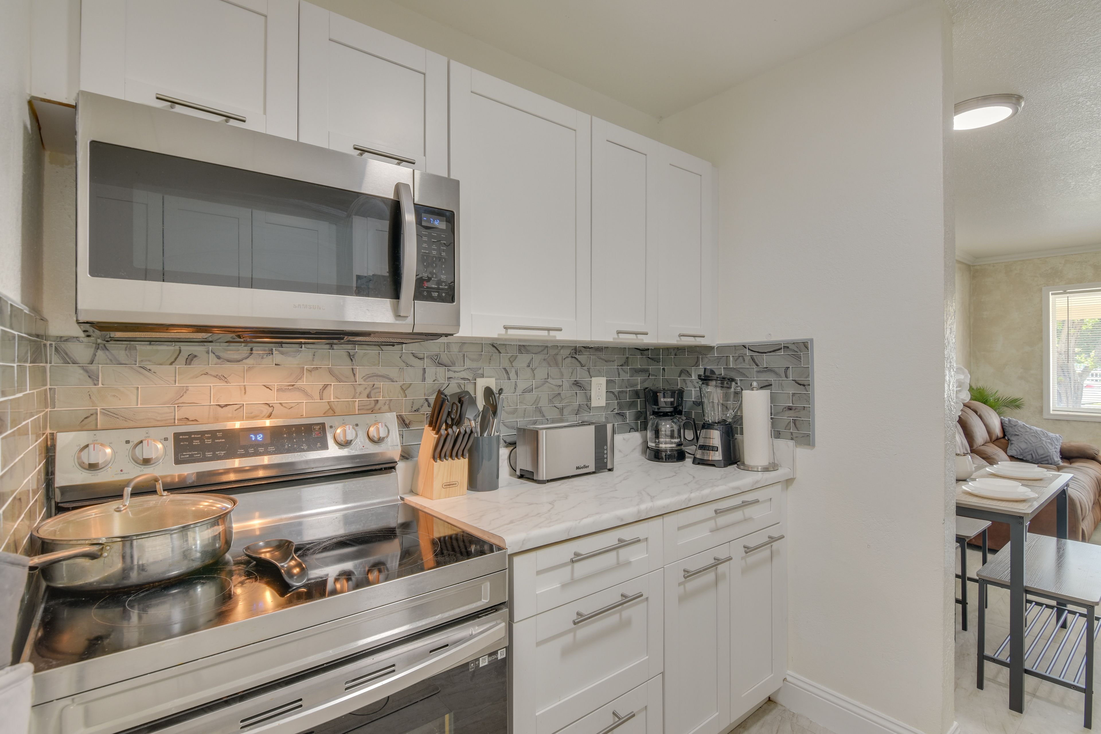 Kitchen | Free WiFi | Single-Story Unit