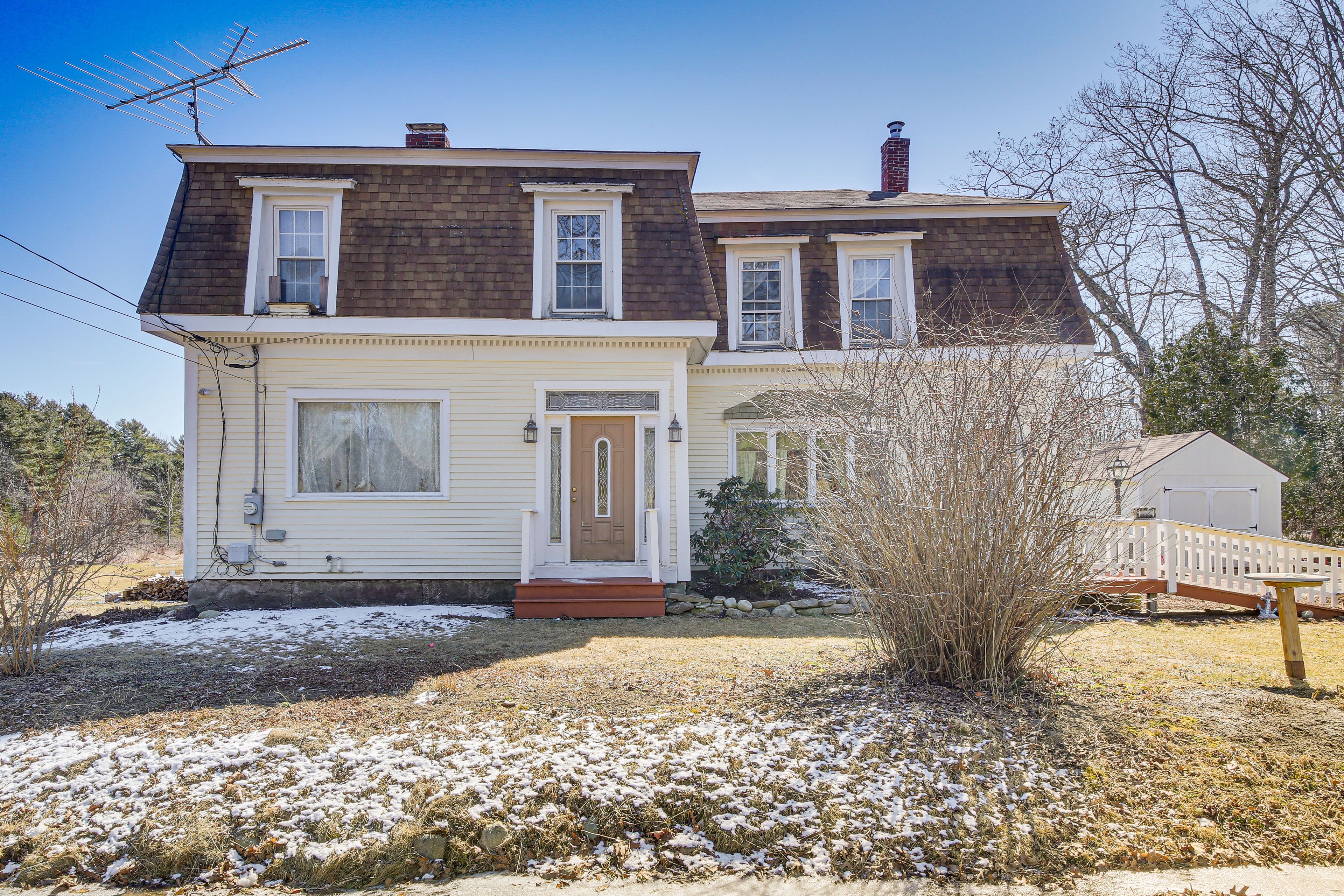 Front Exterior | Front Yard