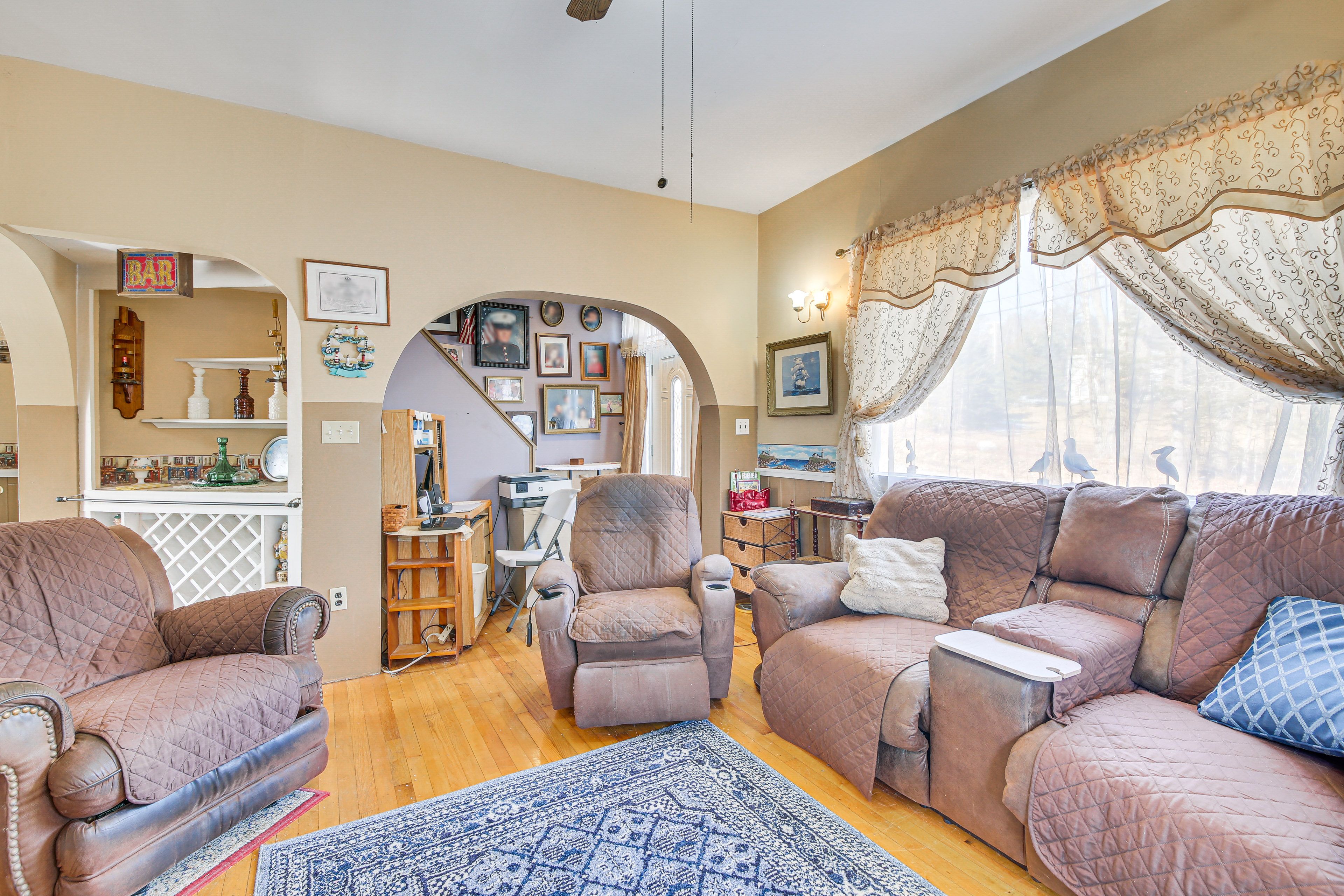 Living Room | 1st Floor | Free WiFi | Central Heating