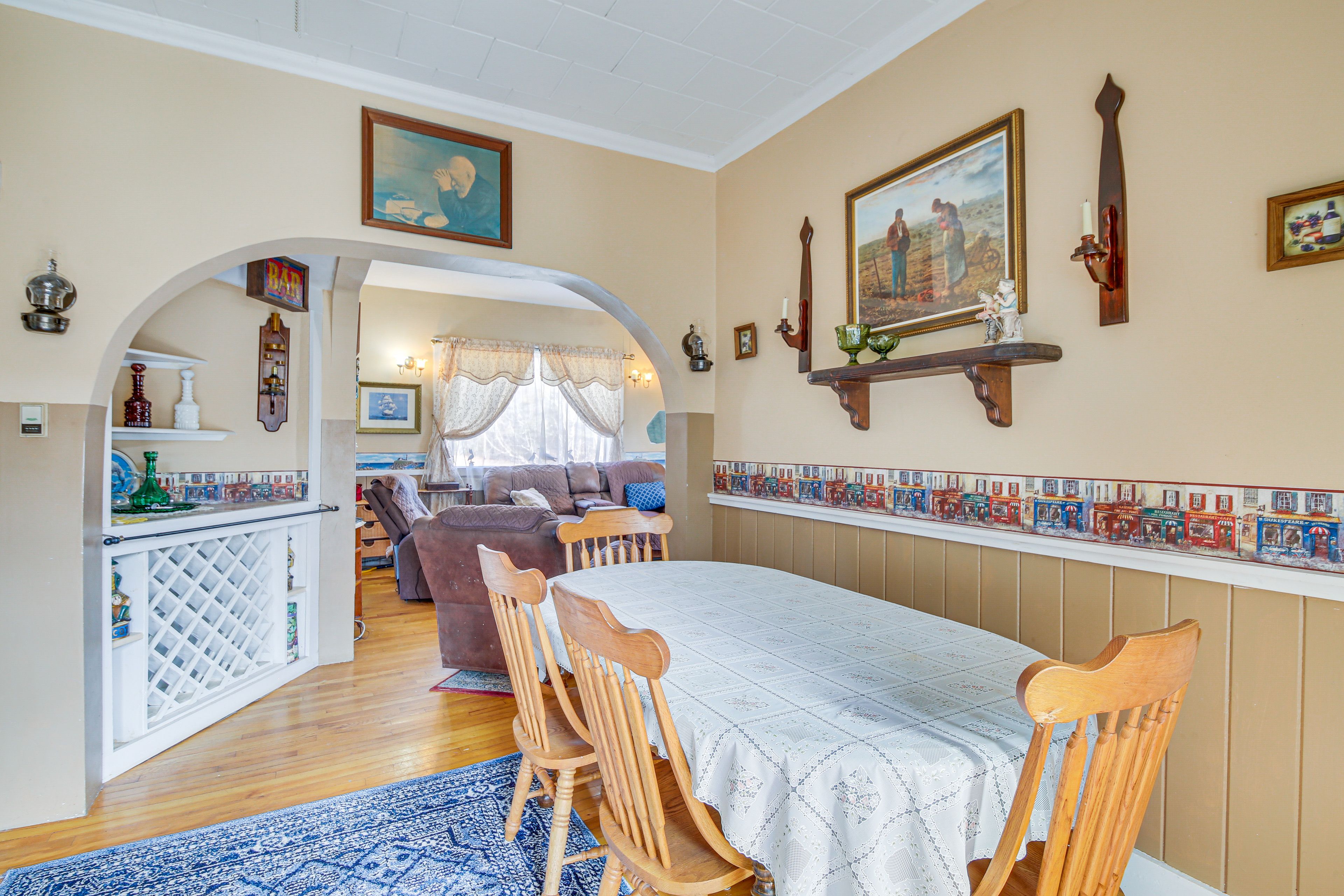 Dining Area | 1st Floor | Dishware/Flatware Provided