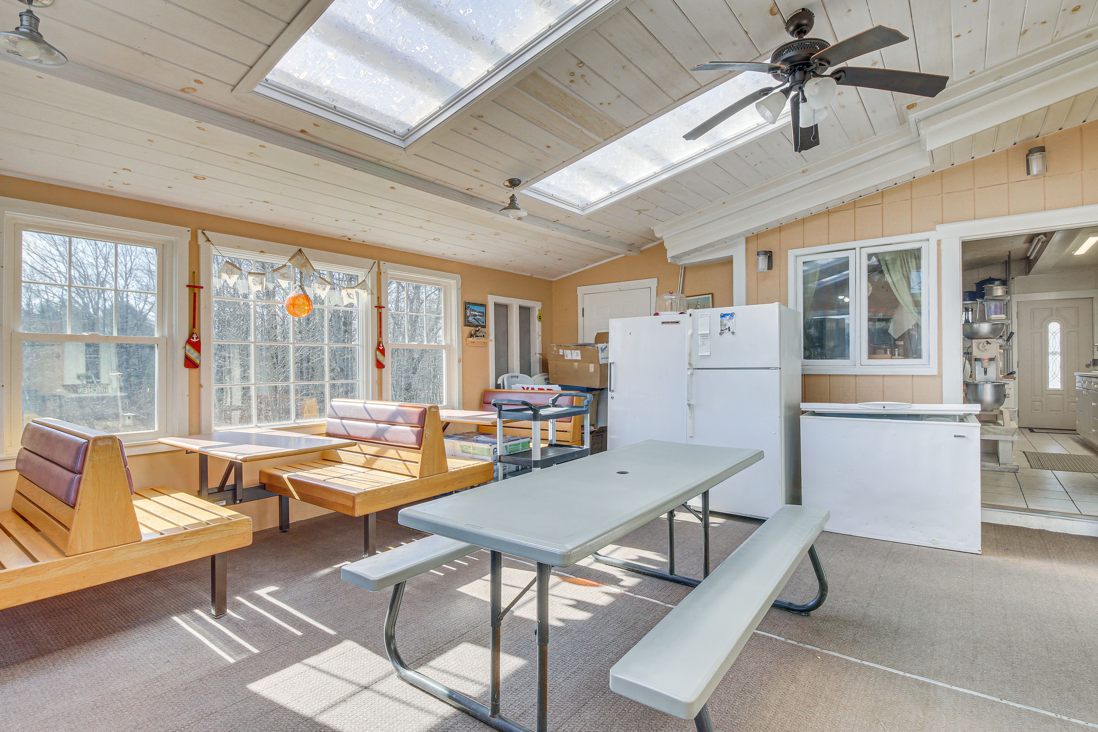 Diner-Style Mess Hall | 1st Floor | Restaurant-Grade Stove