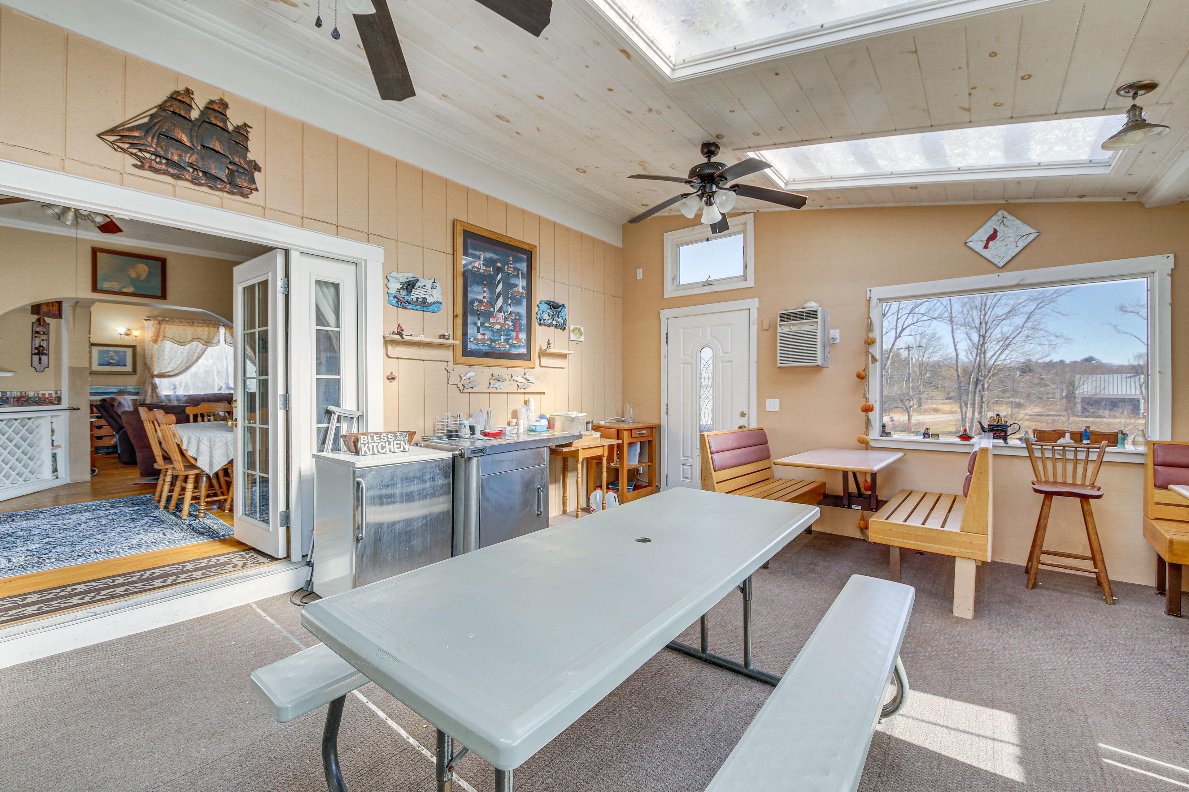 Diner-Style Mess Hall | 1st Floor | Cooking Basics