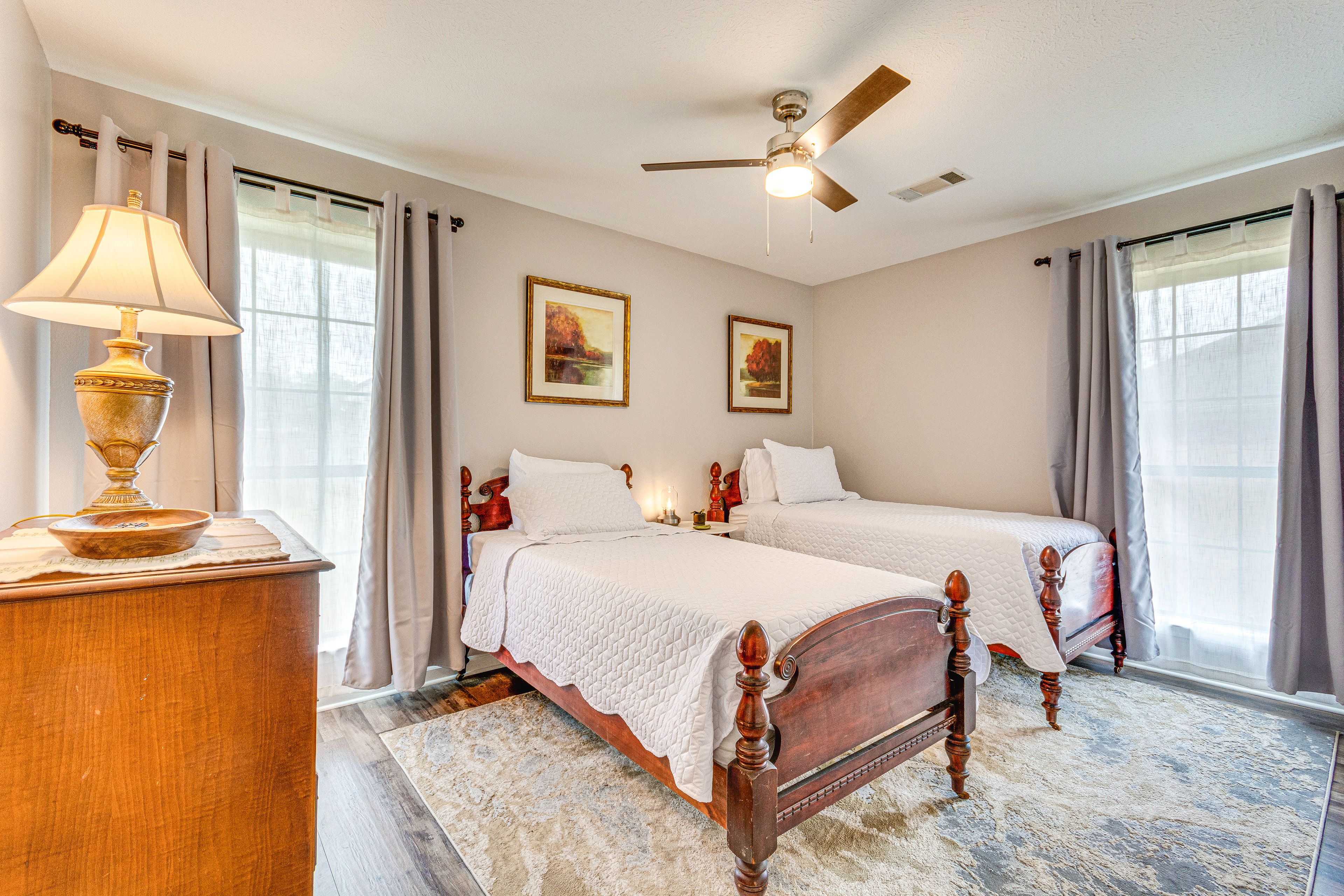 Bedroom 4 | 2 Twin Beds | Smart TV