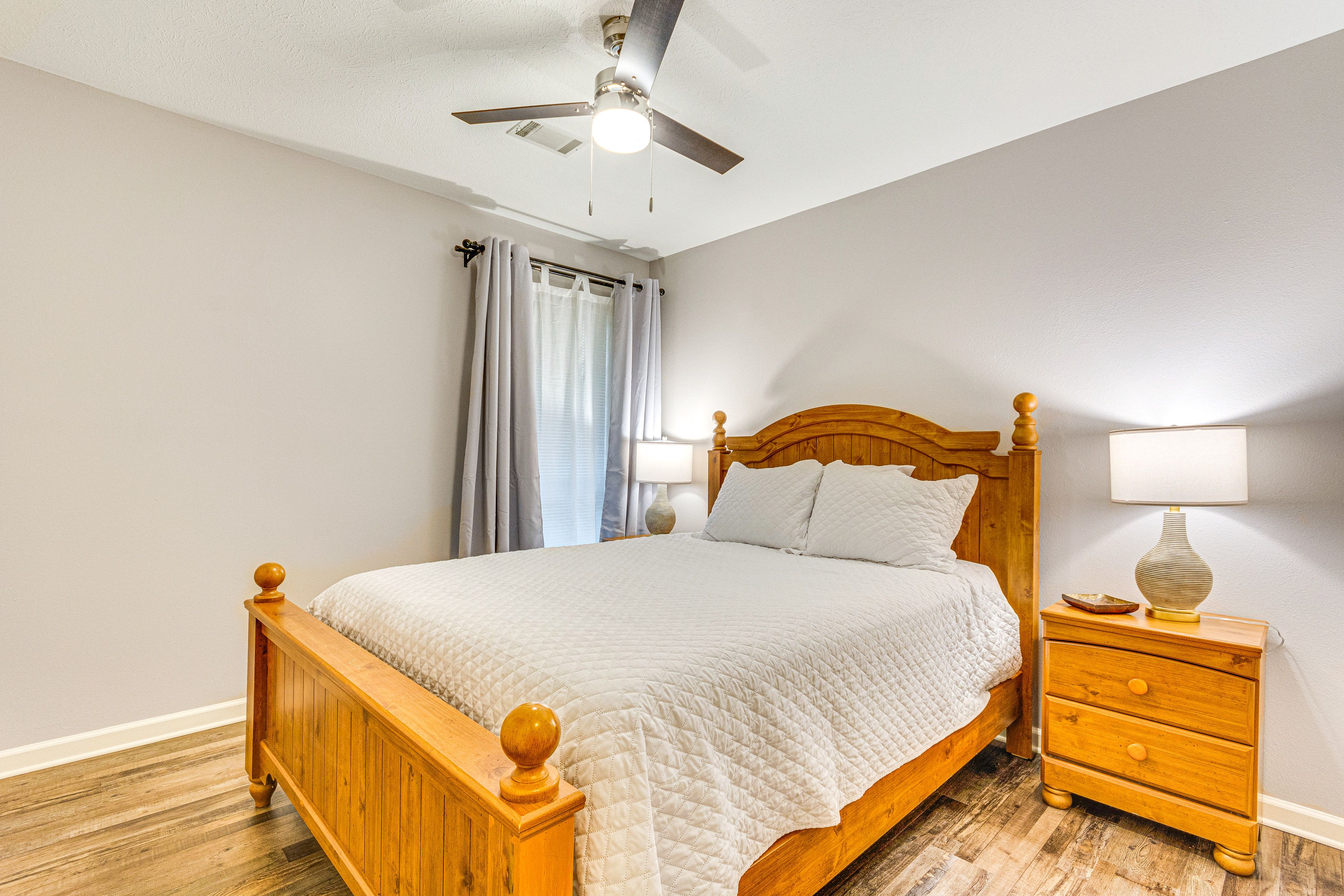 Bedroom 3 | Queen Bed | Smart TV