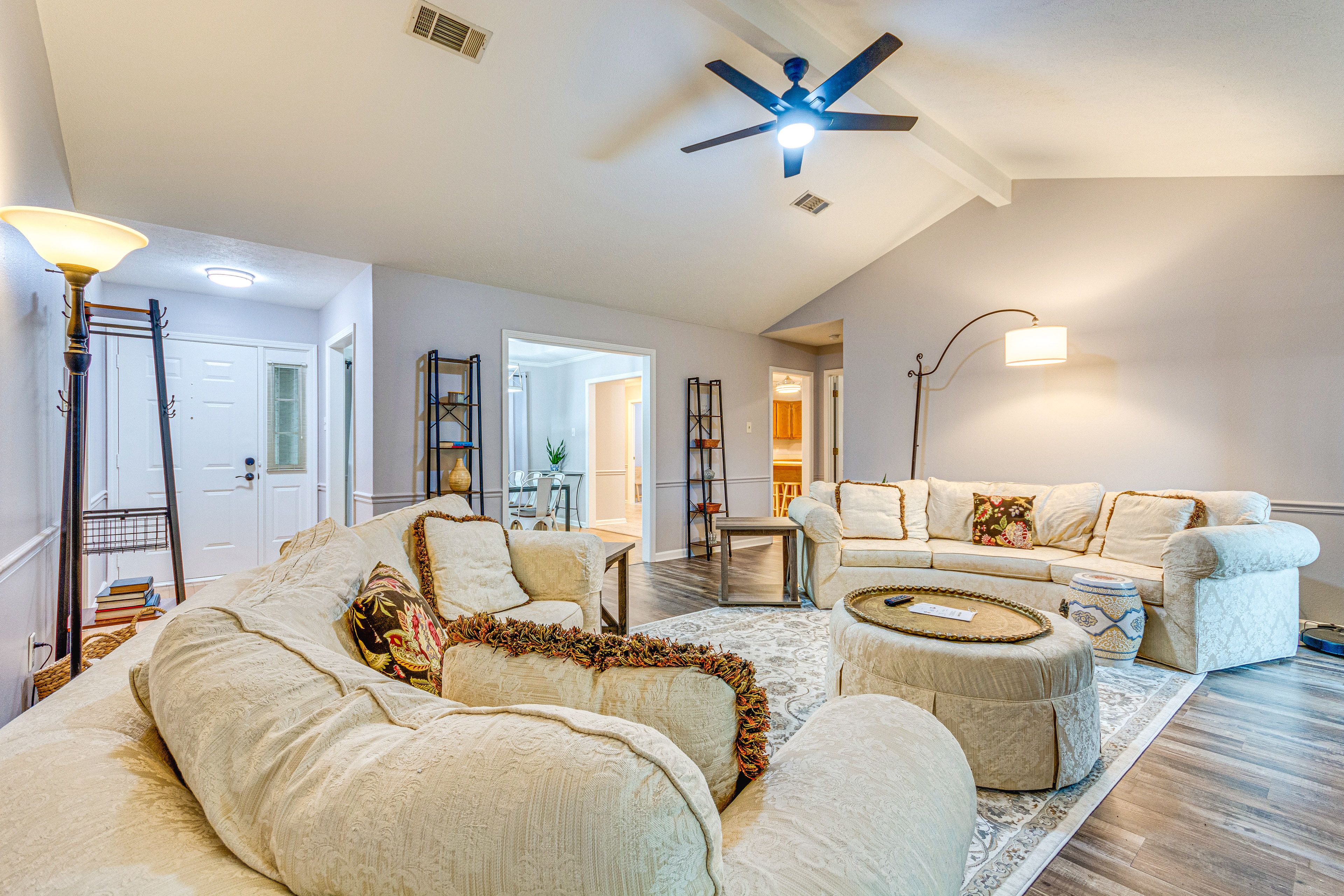 Living Room | Free WiFi | Smart TV