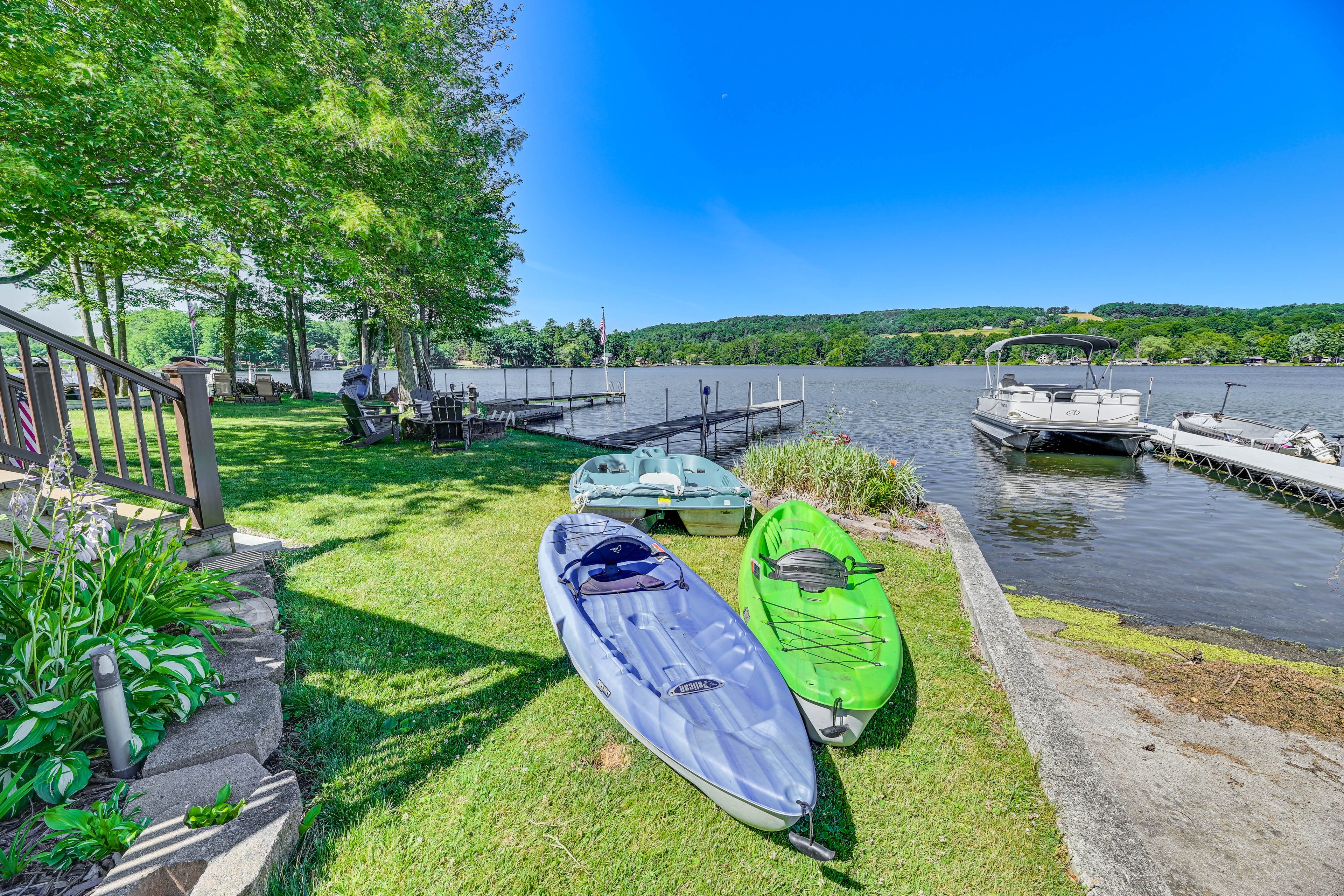 Private Backyard Area | 3 Kayaks Provided | Fire Pit | Dock