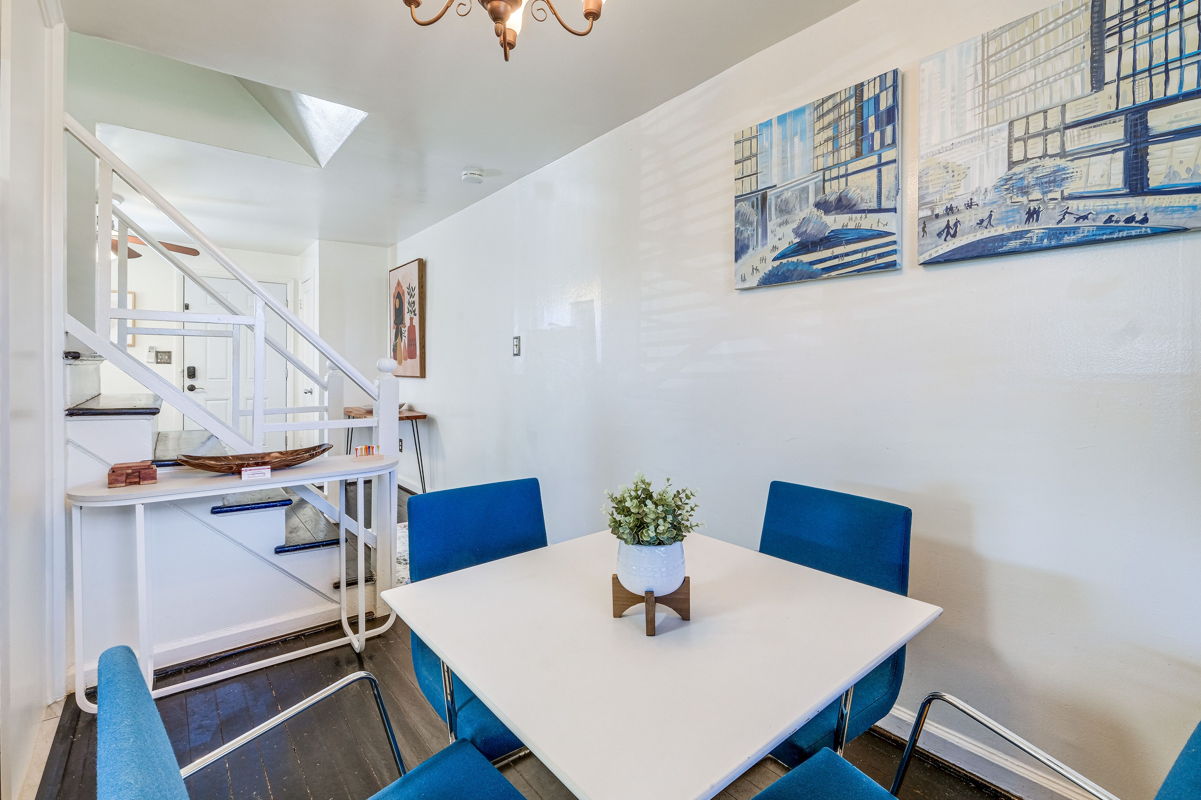 Dining Room | Dishware & Flatware Provided | Main Level