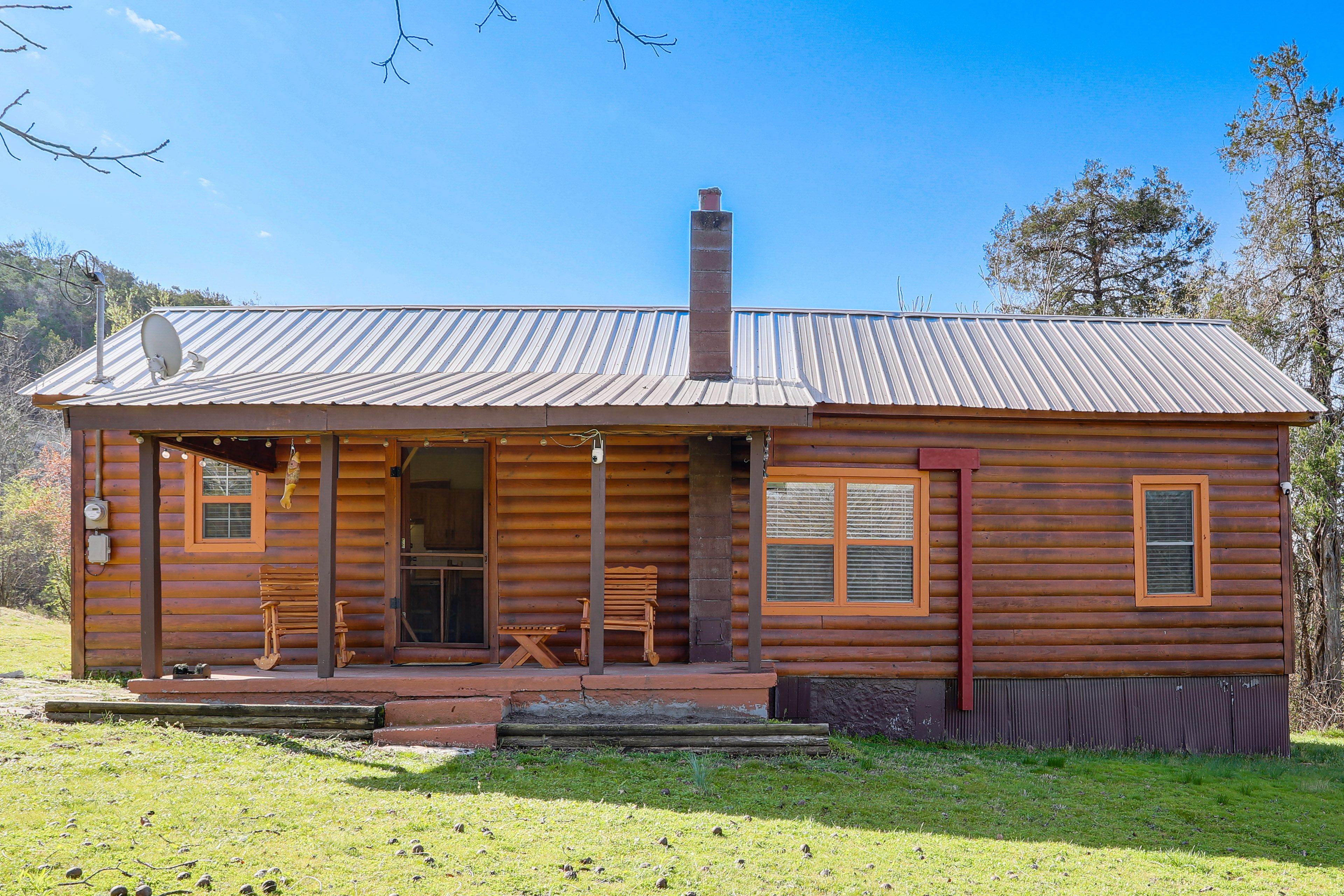 Guion Vacation Rental | 2BR | 1BA | 950 Sq Ft | Stairs Required