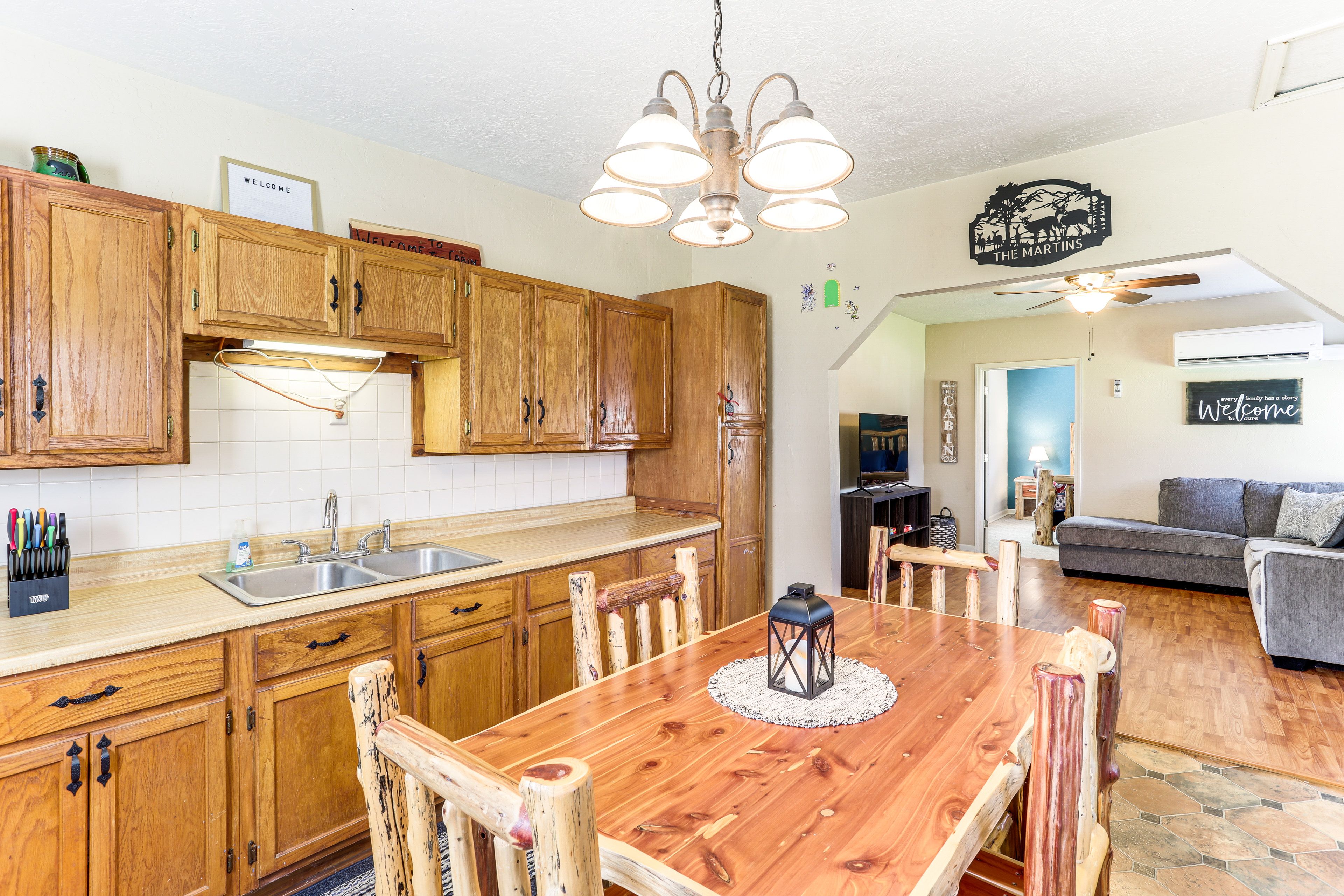 Kitchen & Dining Area | Single-Story Property
