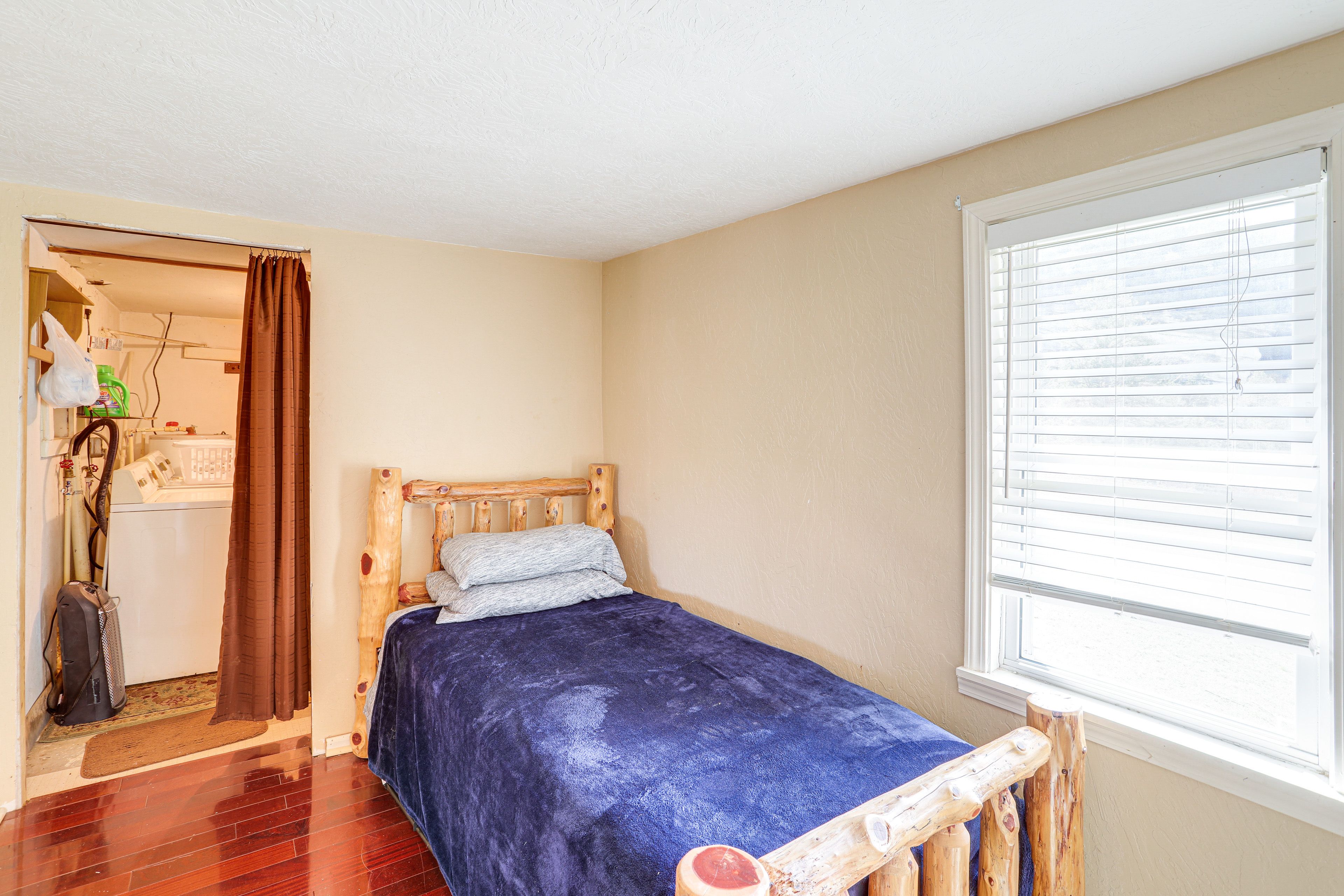 Bedroom 2 | Twin Bed w/ Twin Trundle