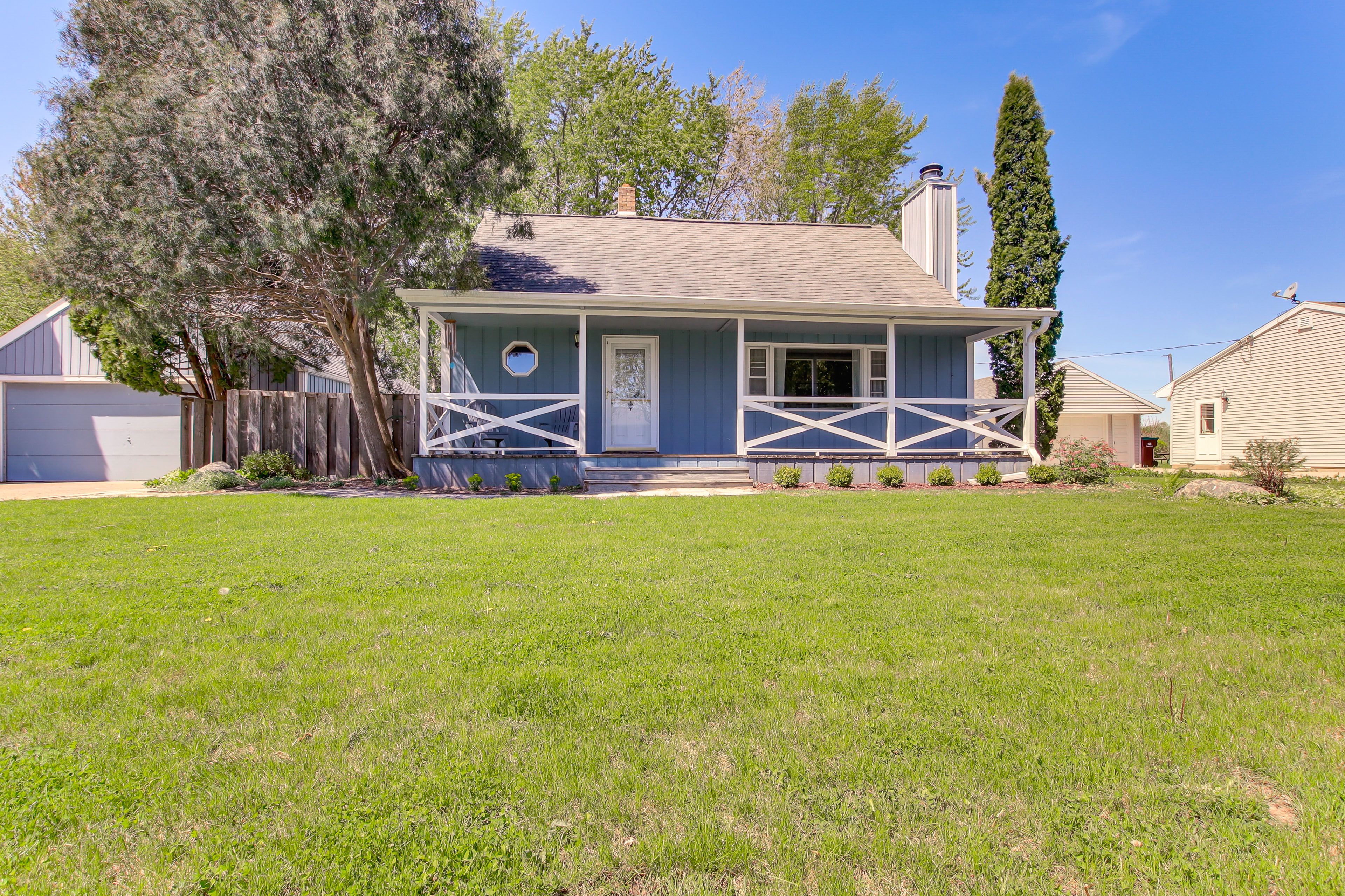 Exterior | 3 Mi to Downtown