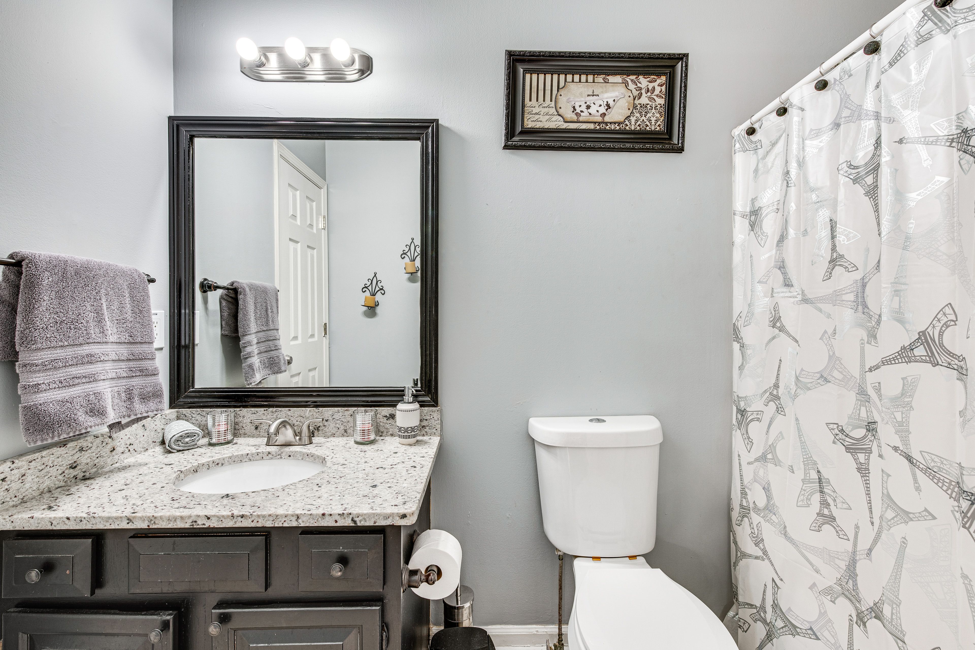 Full Bathroom | 2nd Floor