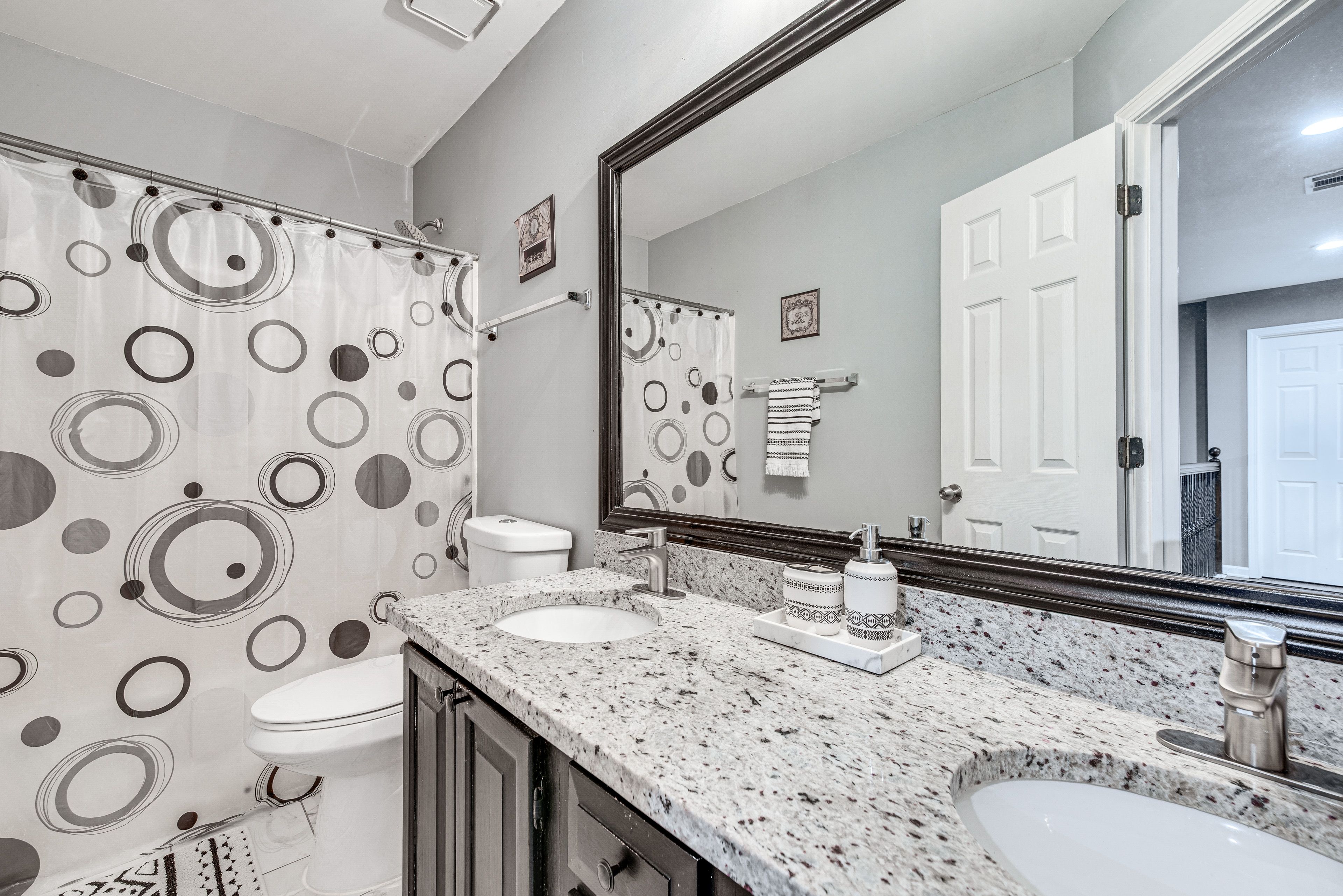 Full Bathroom | 2nd Floor