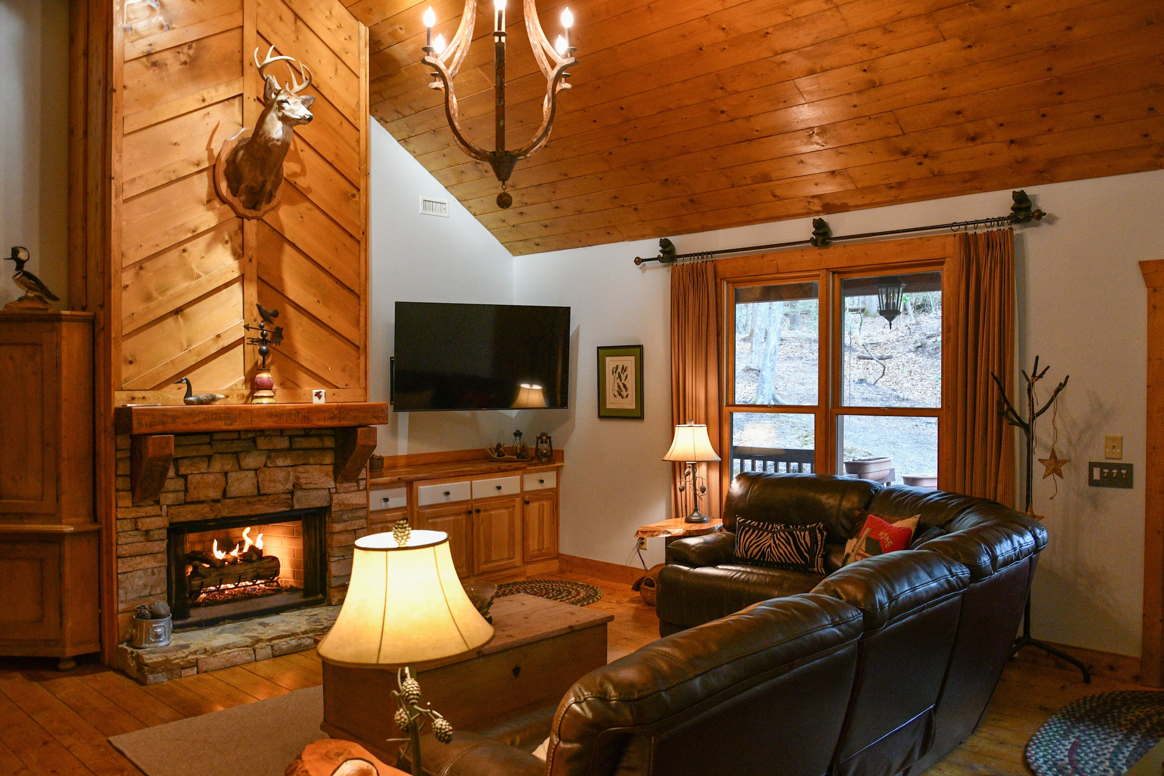 Living Room | Smart TV | Central A/C | Single-Story Home