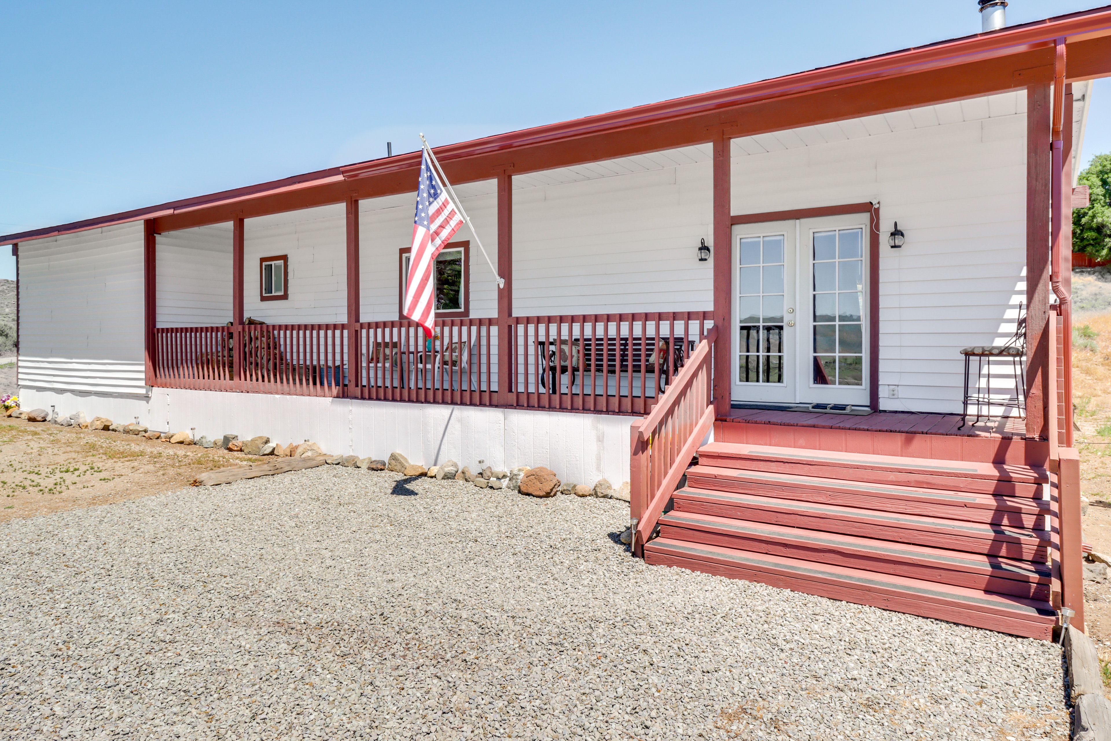 Cottage Exterior | Furnished Porch
