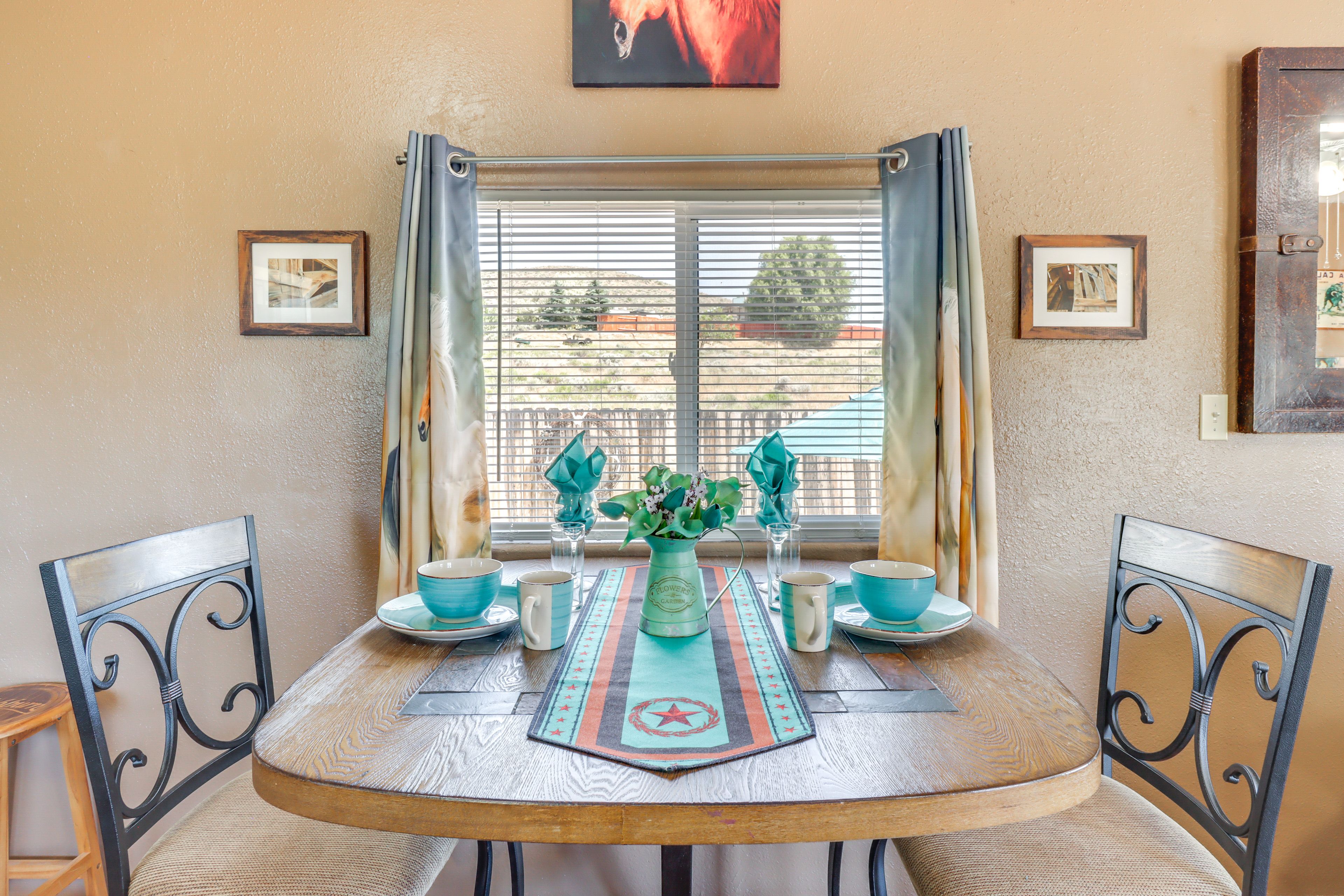 Dining Area | Dishes & Flatware Provided